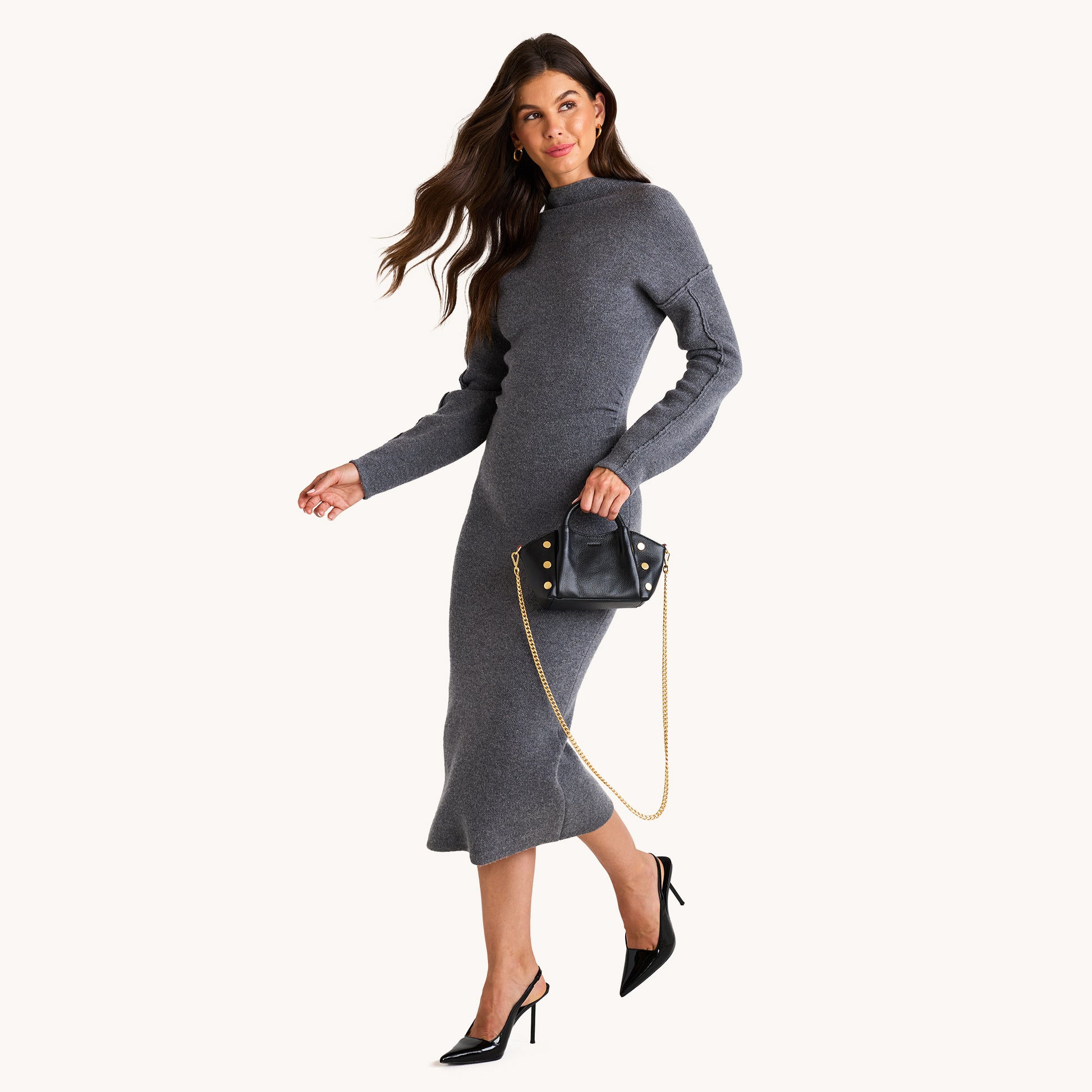 Model height is 5'9.5''