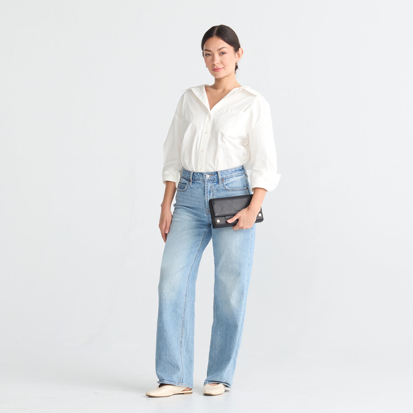 Model height is 5'7''