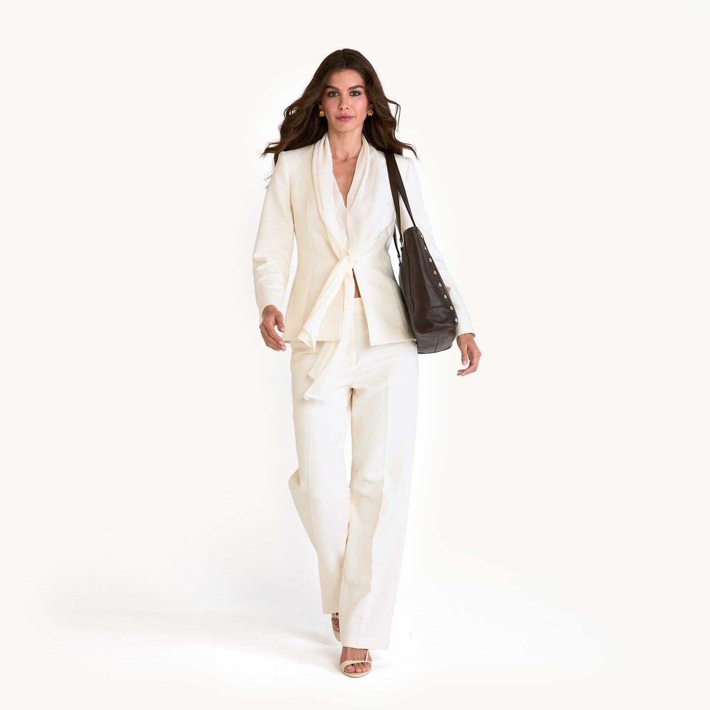 Model height is 5'9.5''