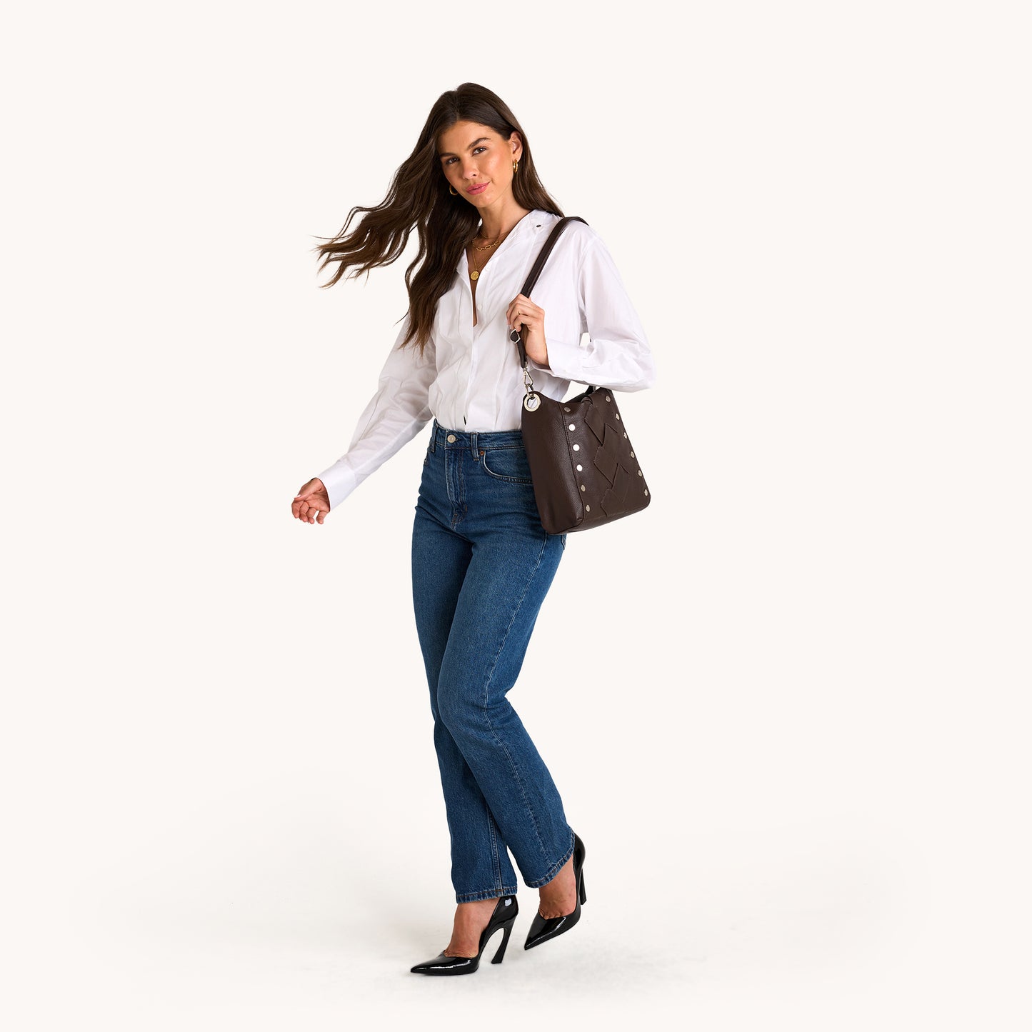 Model height is 5'9.5''