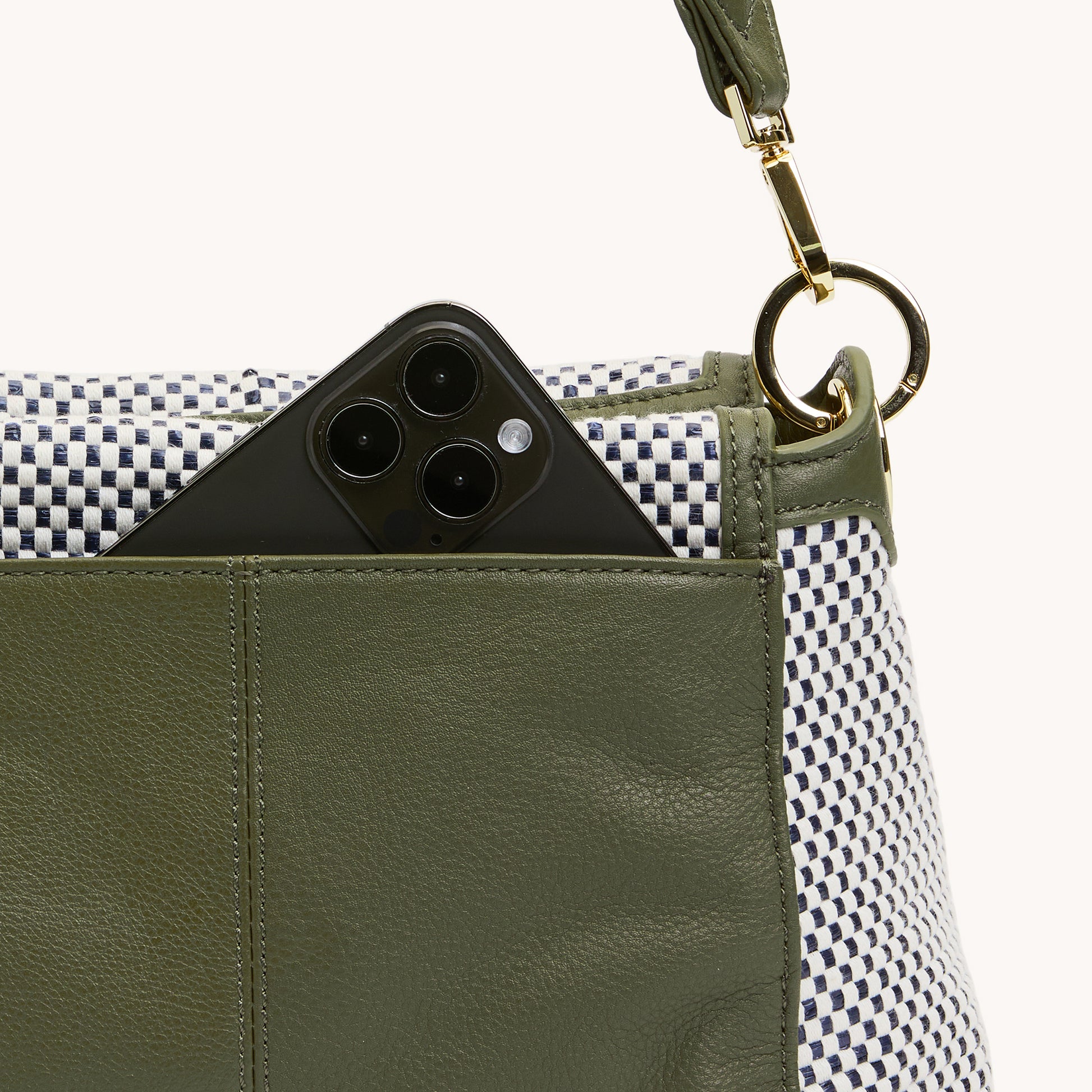Bryant-Med-Meadow-Weave-G-Back-Detail-View