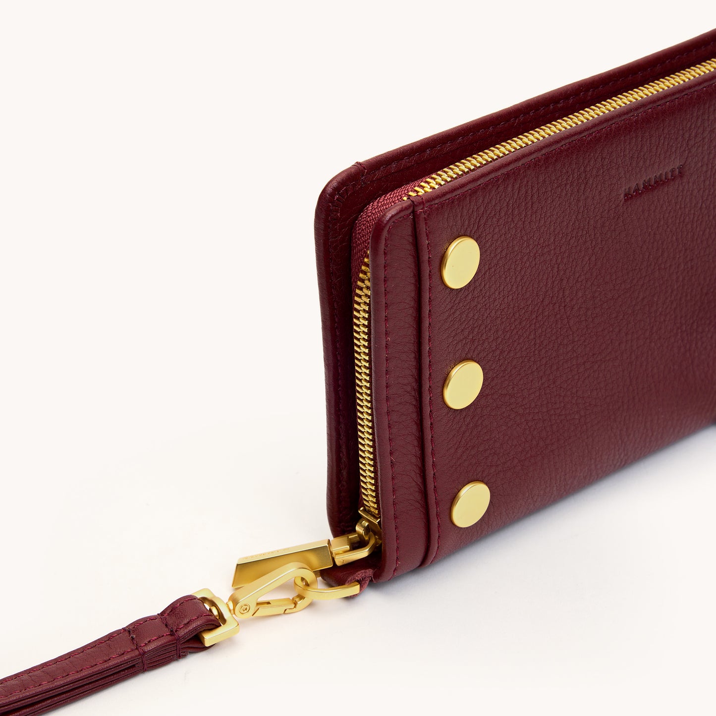Bryant-Wallet-Cherrywood-Pebble-BG-Zipper-Detail-View