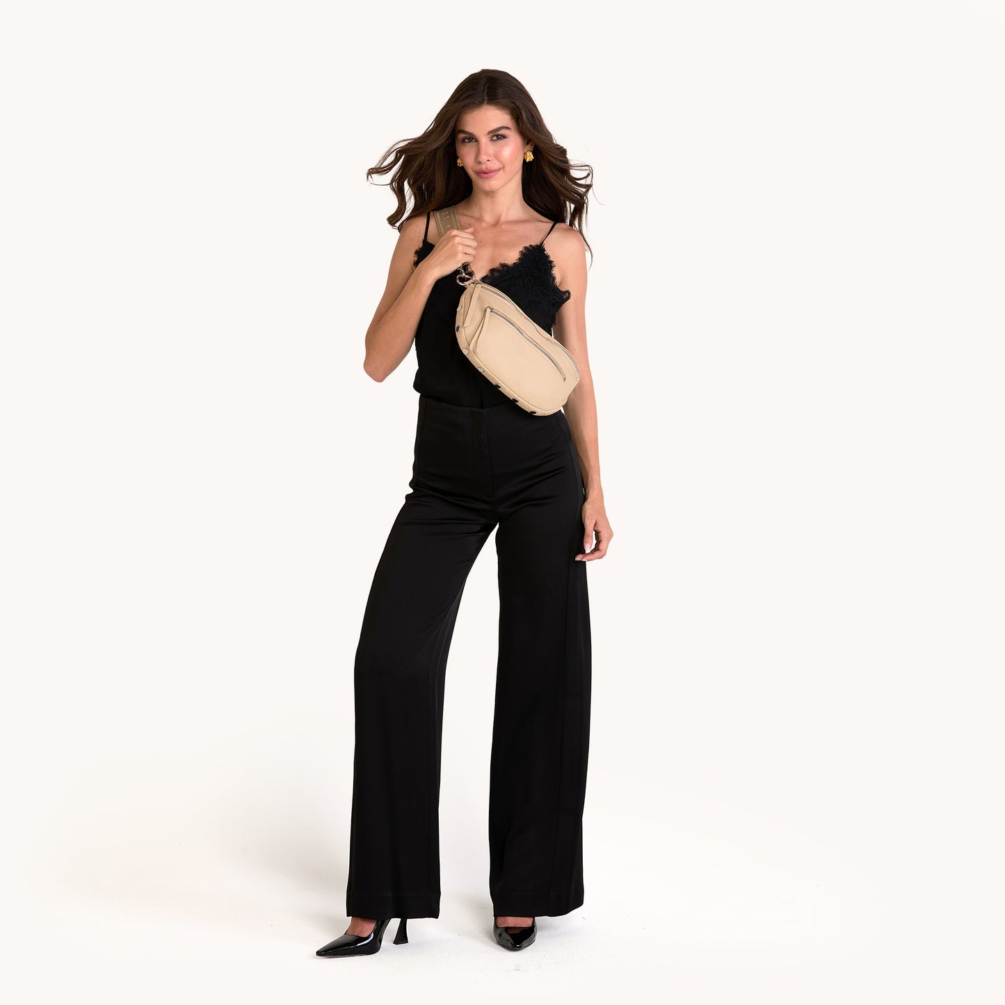 Model height is 5'9.5''