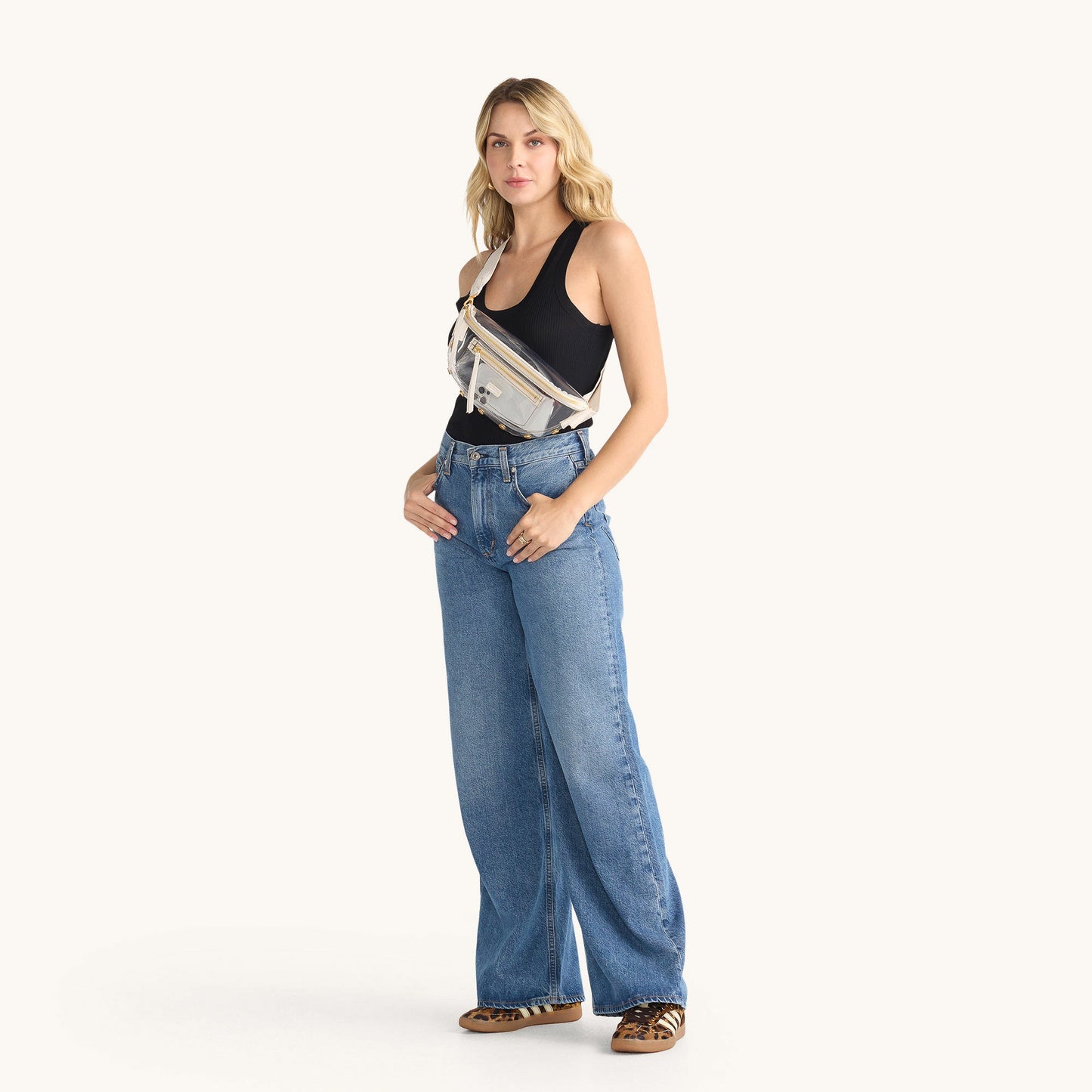 Model height is 5'9''
