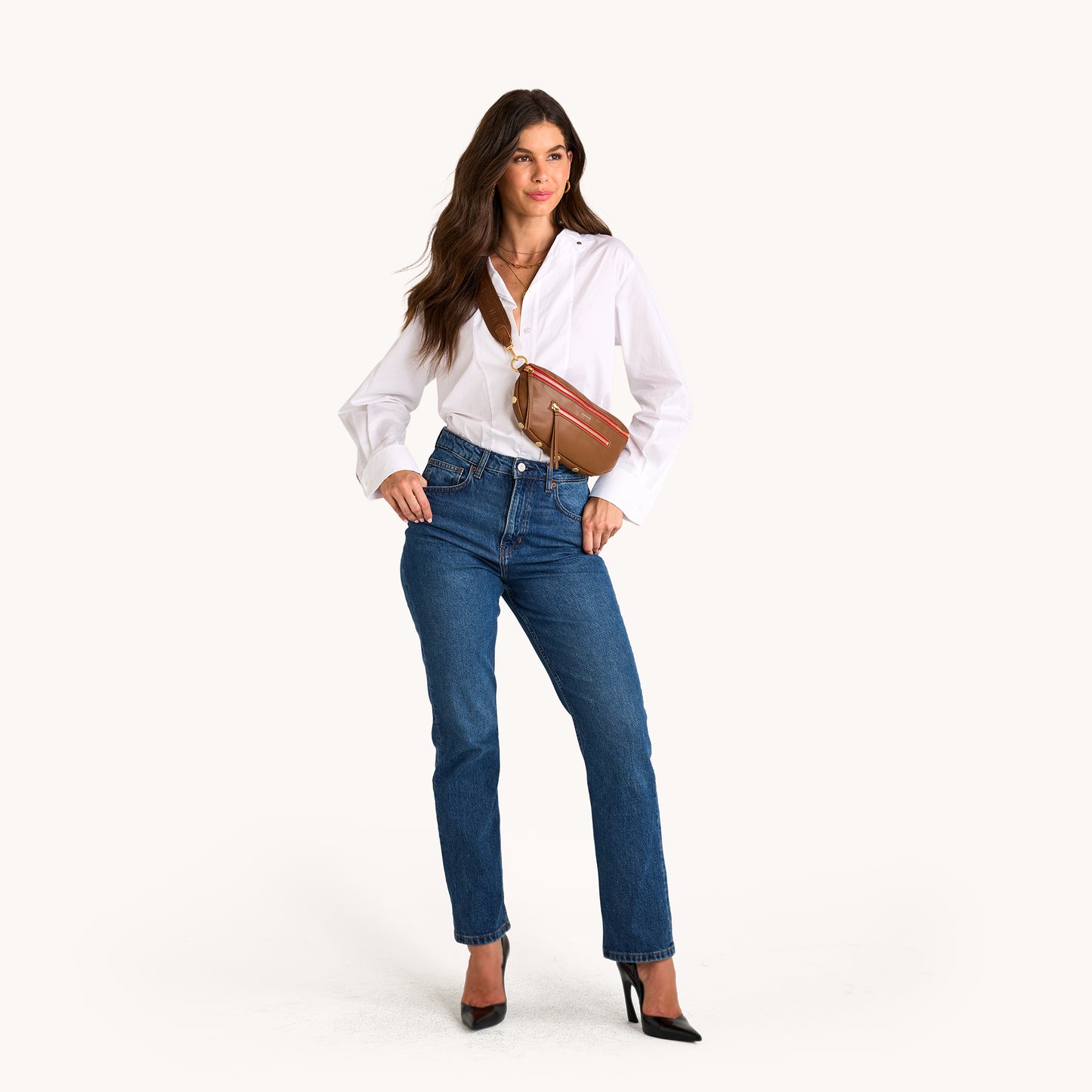 Model height is 5'9.5''