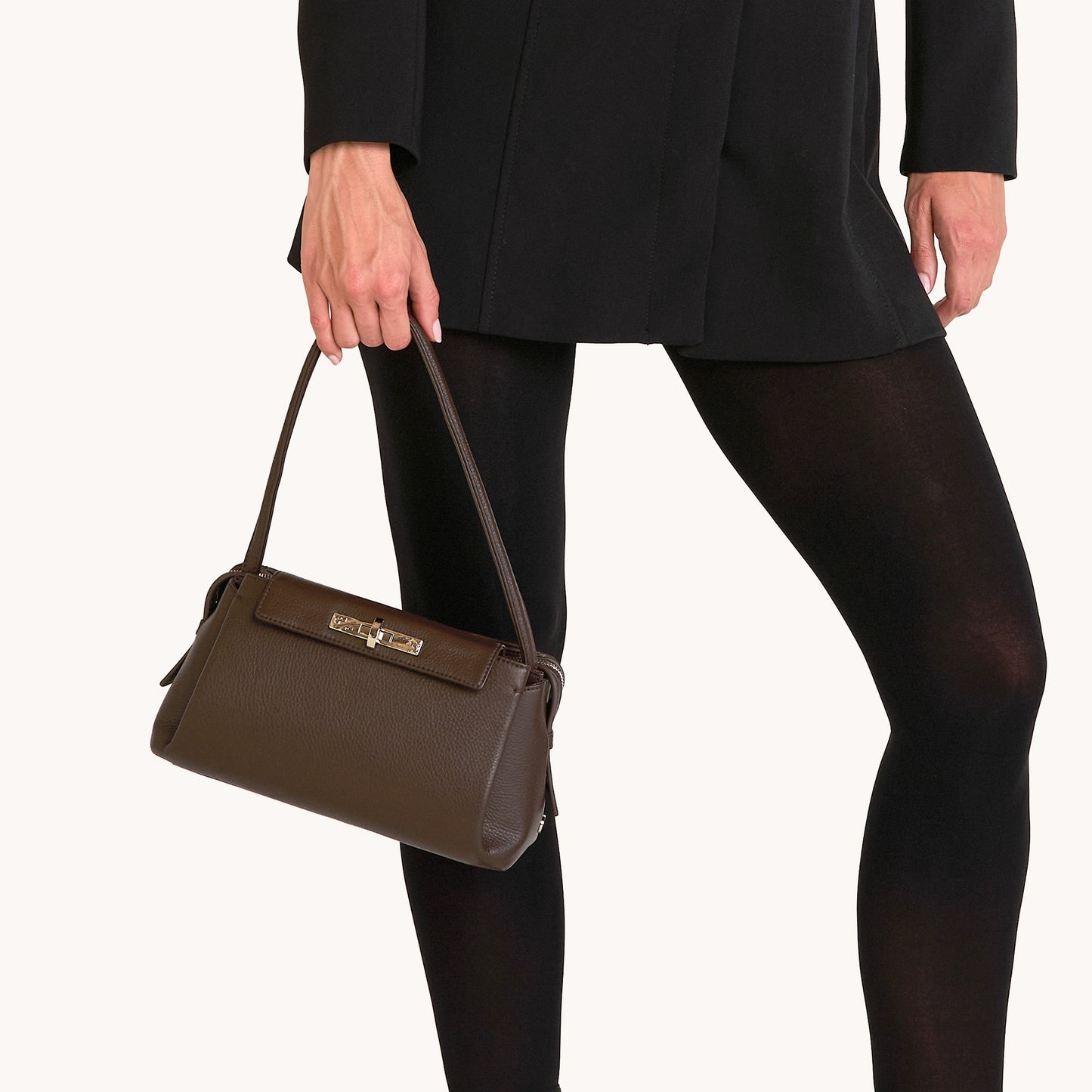 Charlotte-Med-Espresso-Pebble-S-Model-View-2