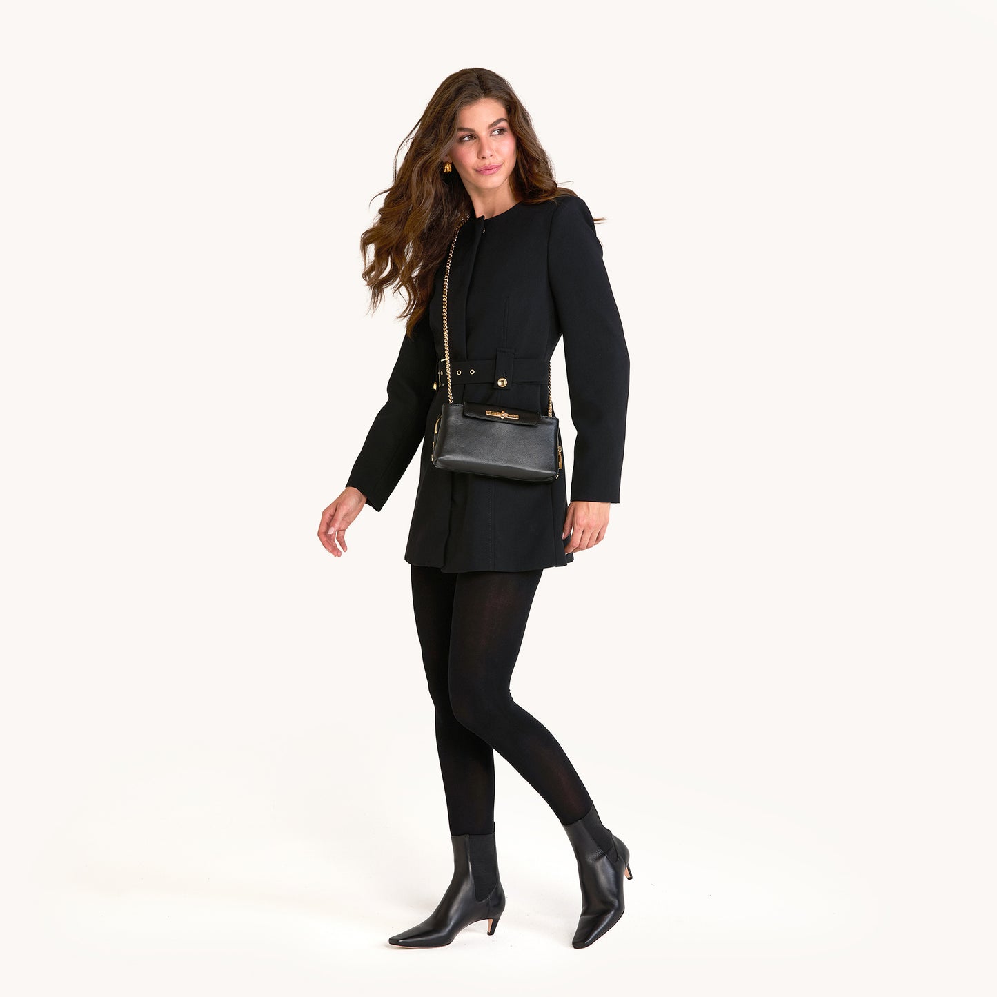 Model height is 5'9.5''