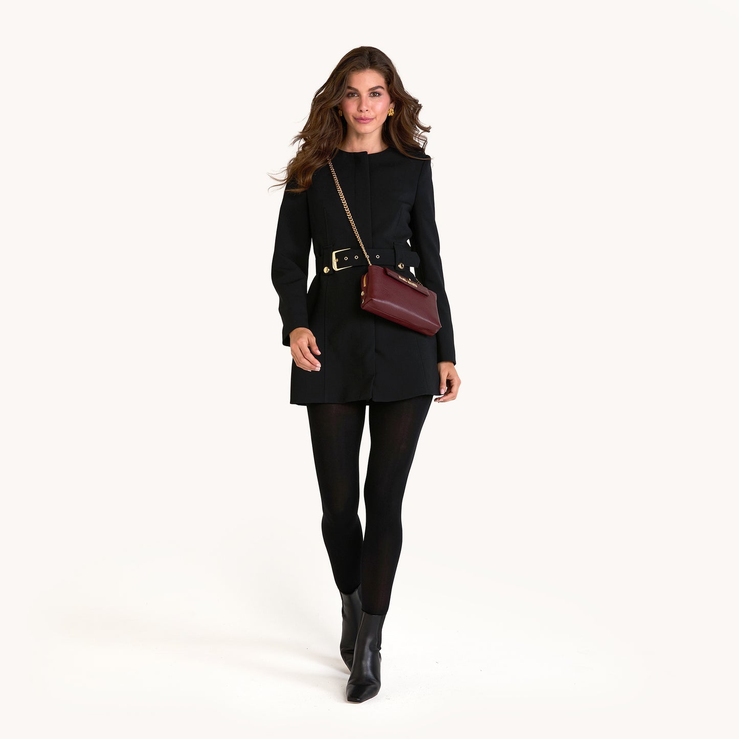 Model height is 5'9.5''