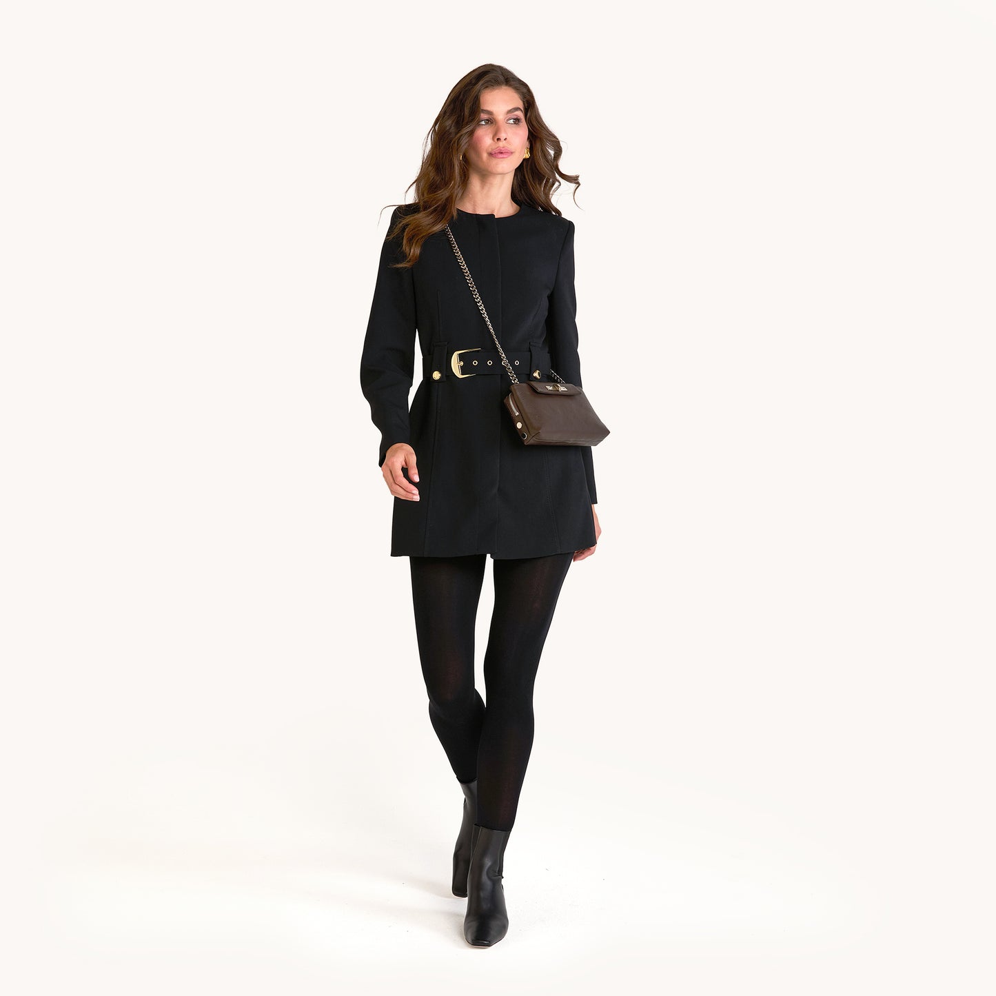 Model height is 5'9.5''