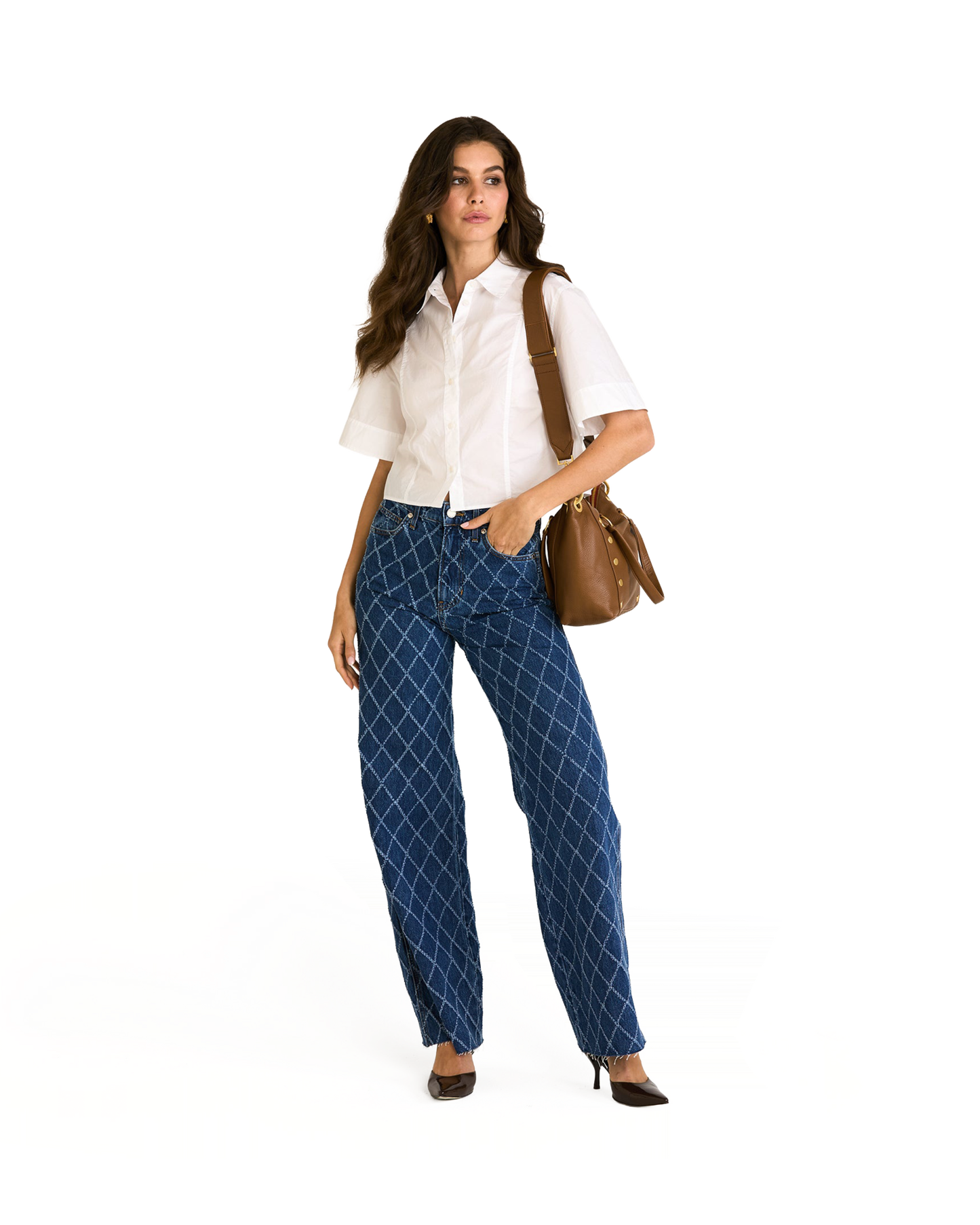 Model height is 5'9.5''