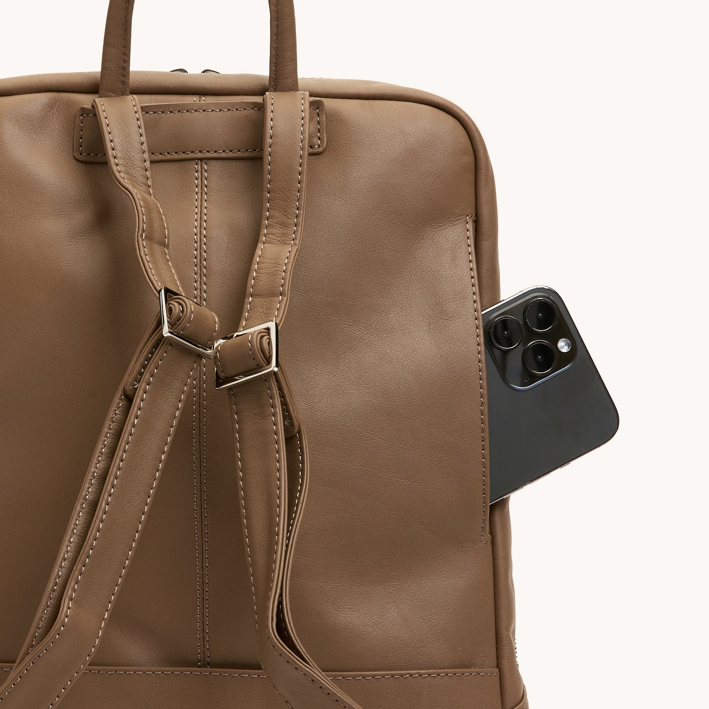 Hunter-Backpack-Dune-S-Back-Detail-View