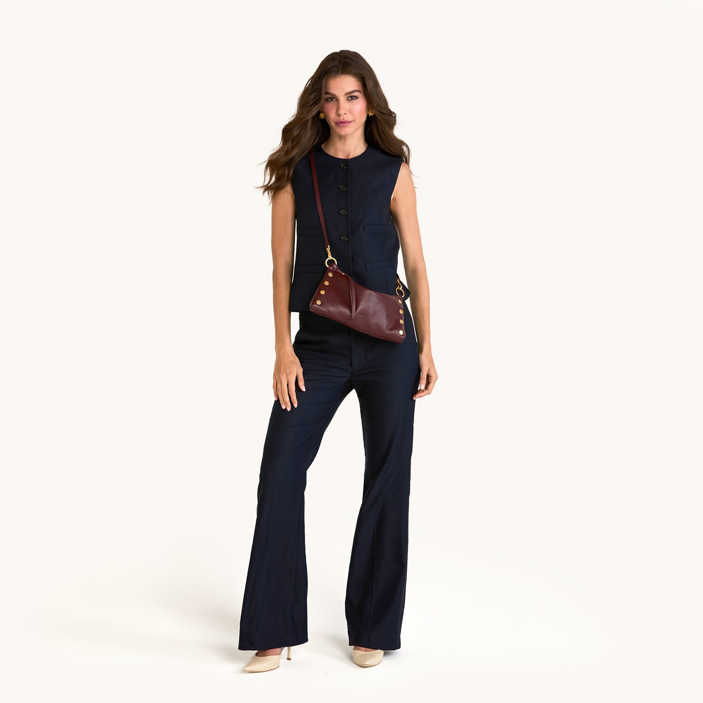 Model height is 5' 9.5''