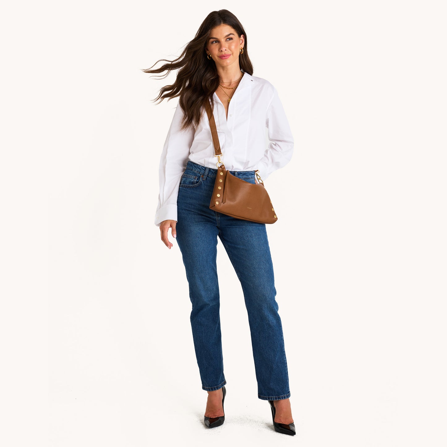 Model height is 5'9.5''