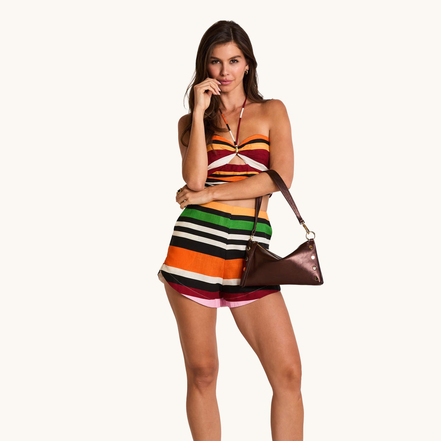 Model height is 5'9.5''