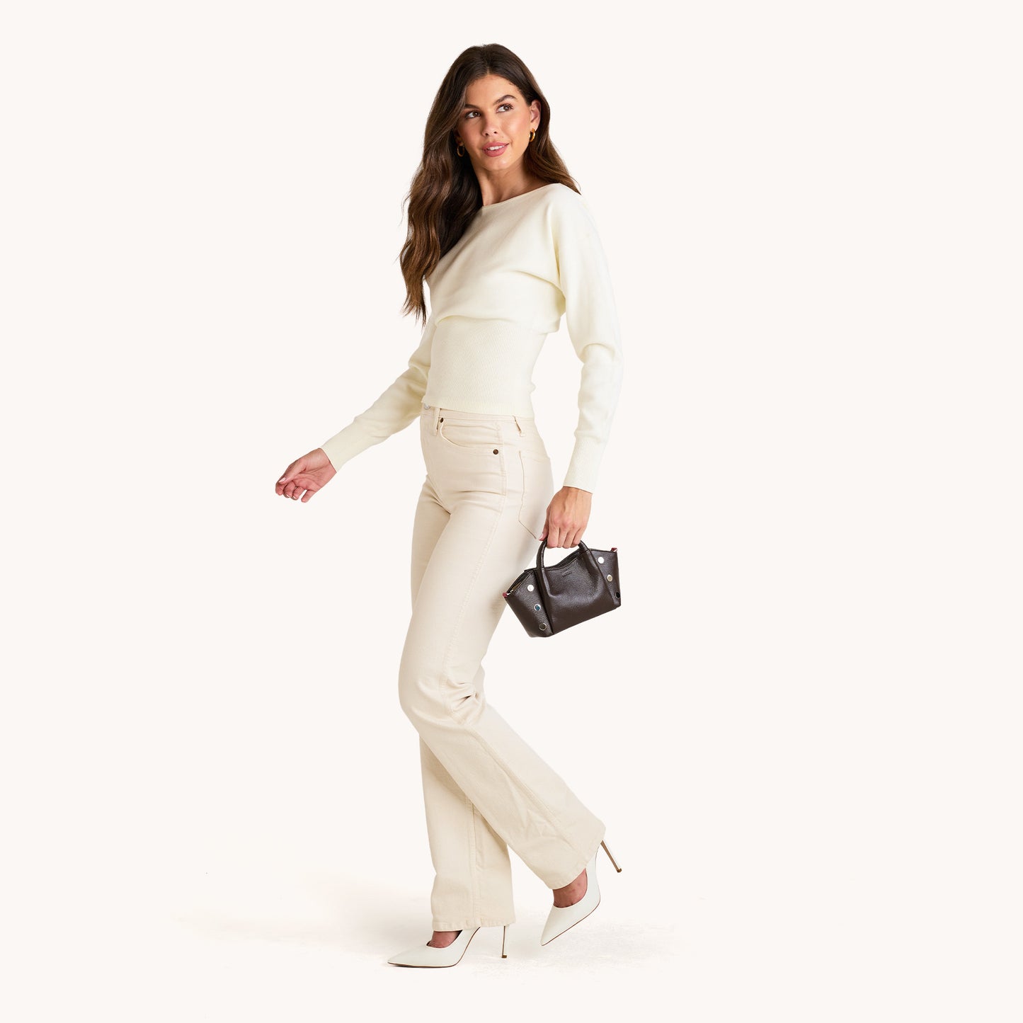 Model height is 5'9.5''