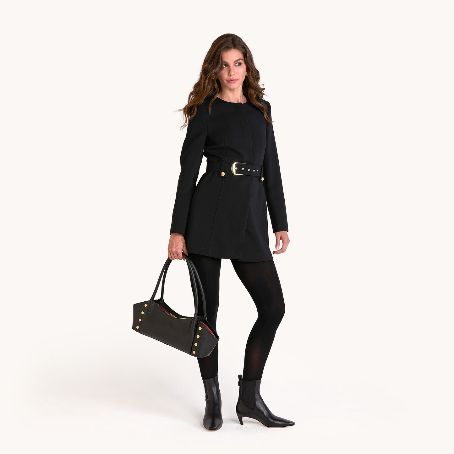 Model height is 5'9.5''