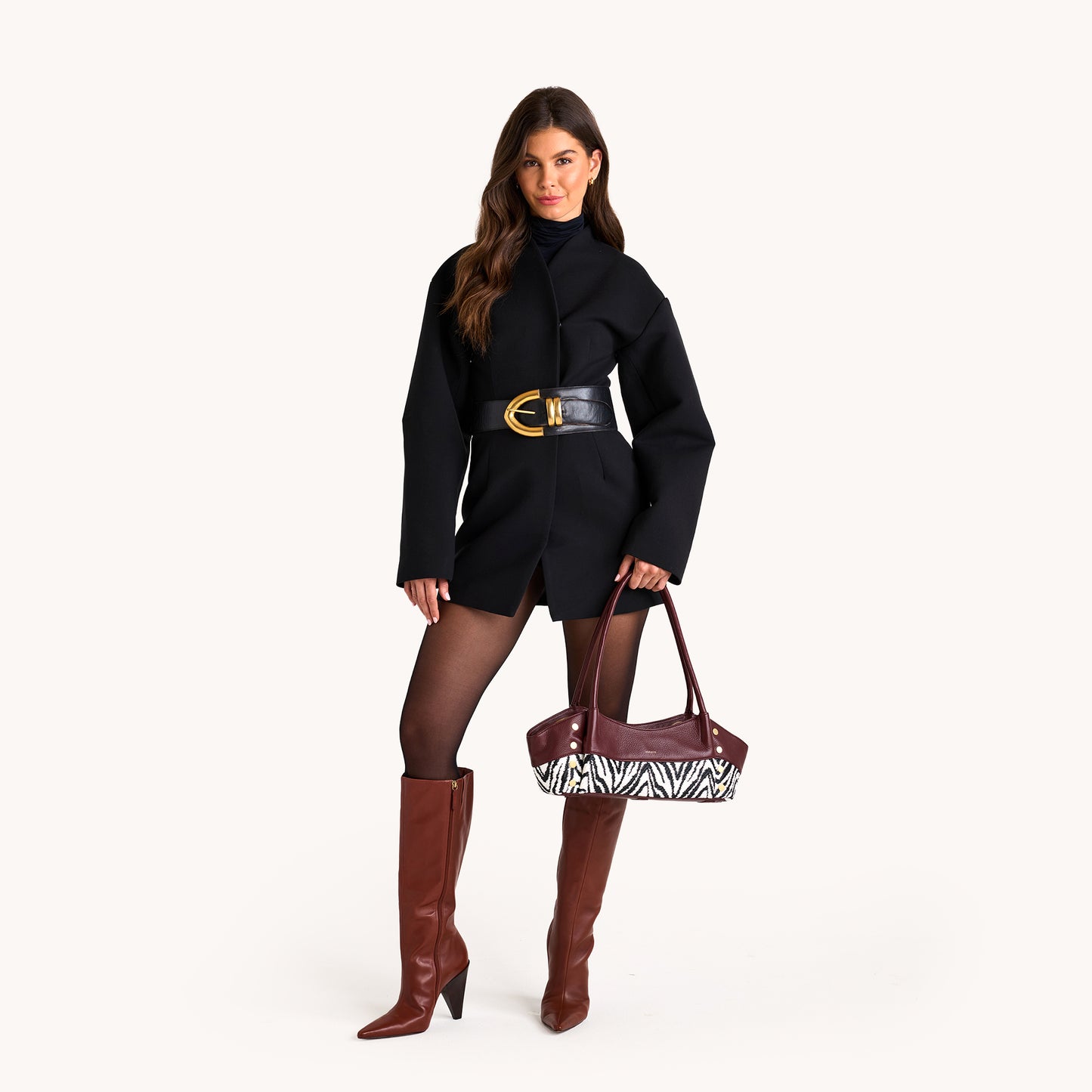 Model height is 5'9.5''