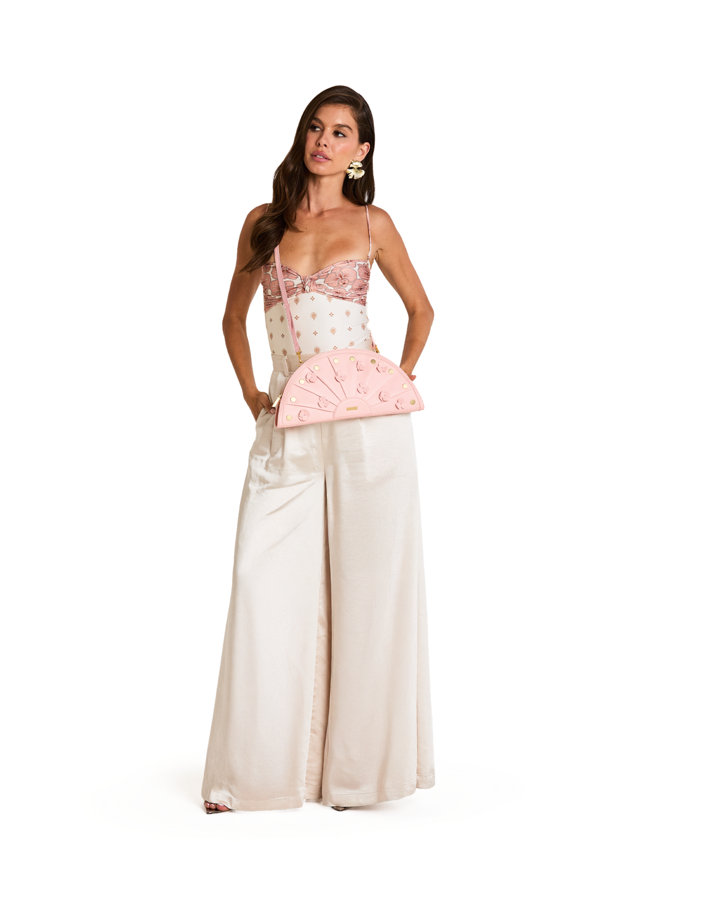 Model height is 5'9.5''