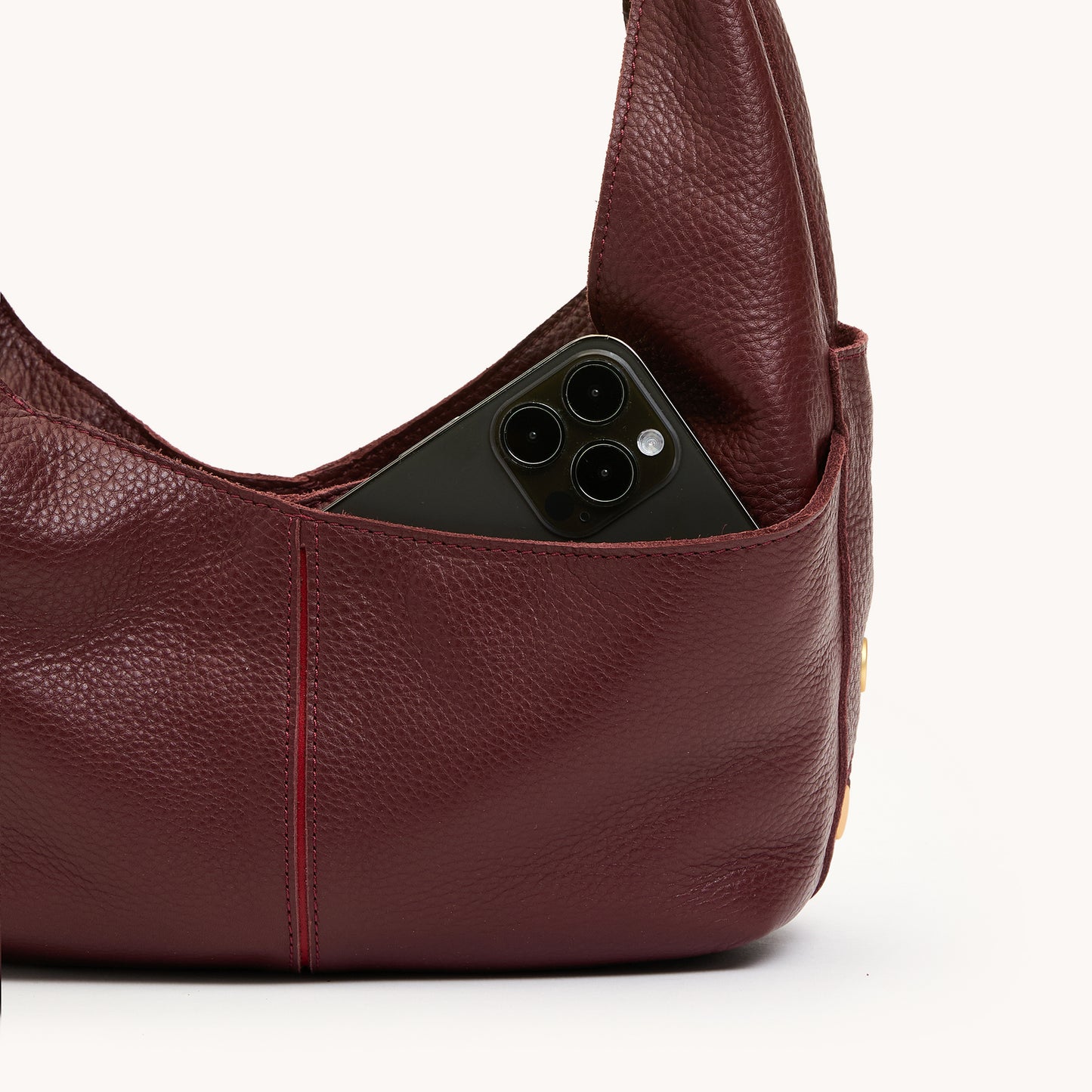 Tom-Med-Cherrywood-Pebble-BG-Model-Front-Detail-View