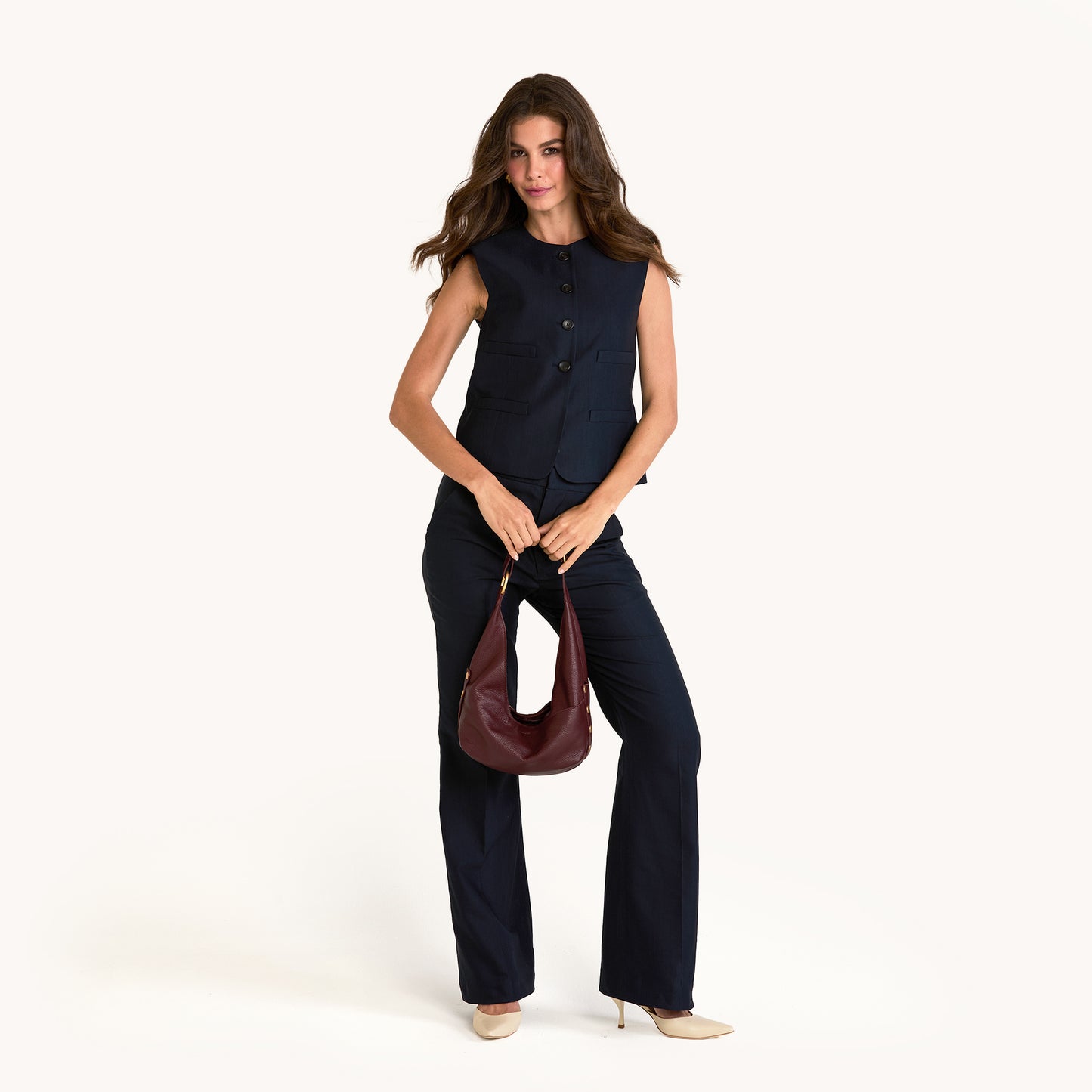 Model height is 5'9.5''