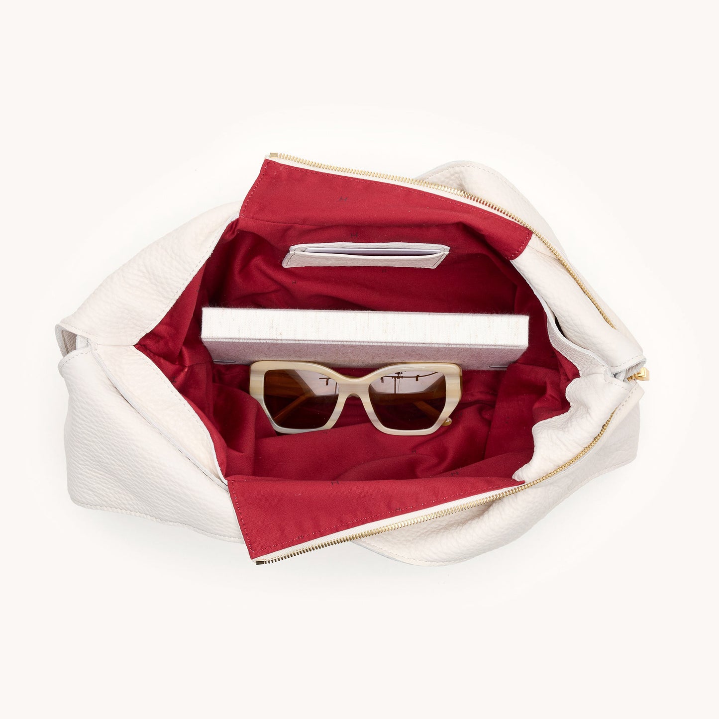 Tom-Zip-Lrg-Calla-Lily-White-BG-Interior-View