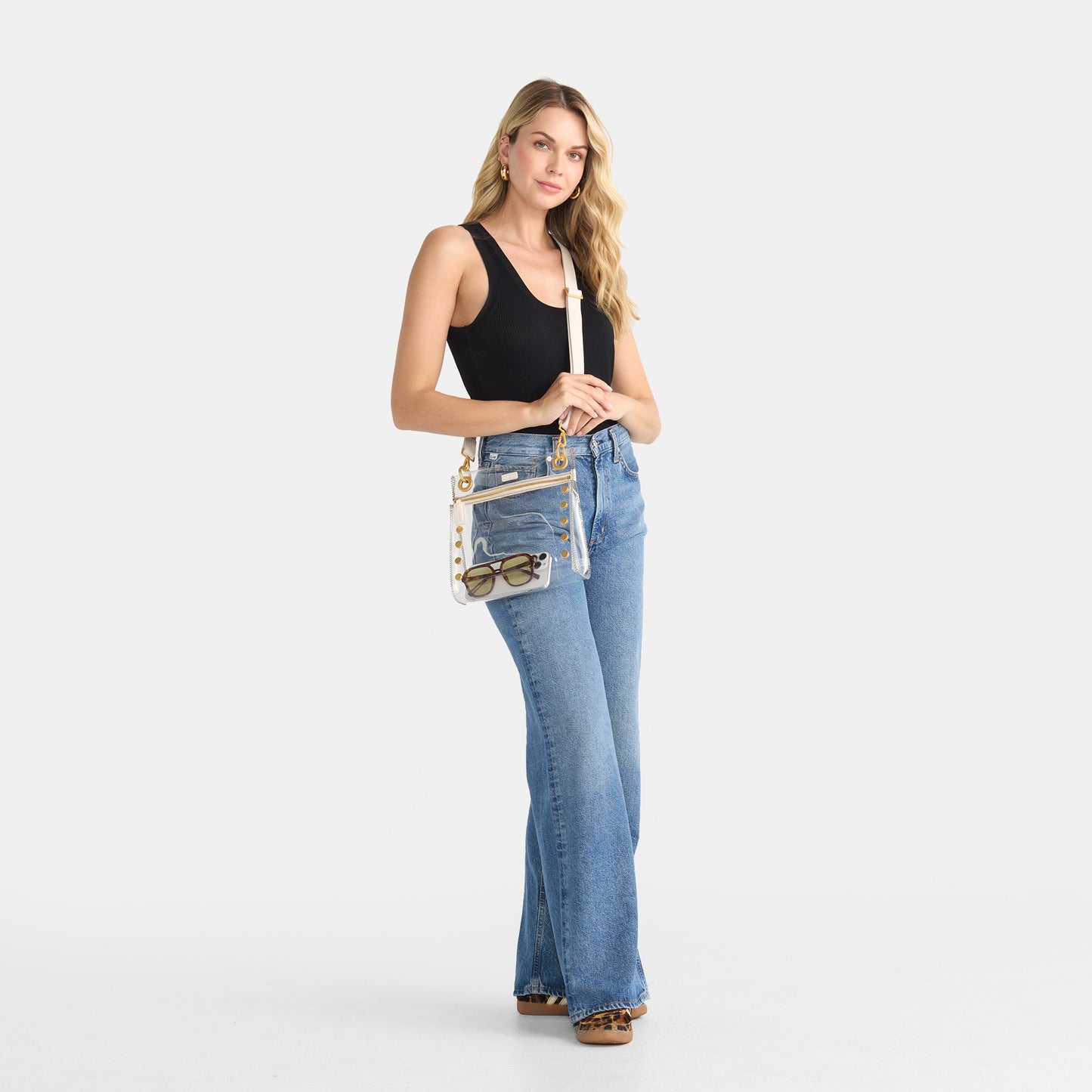 Model height is 5'9''
