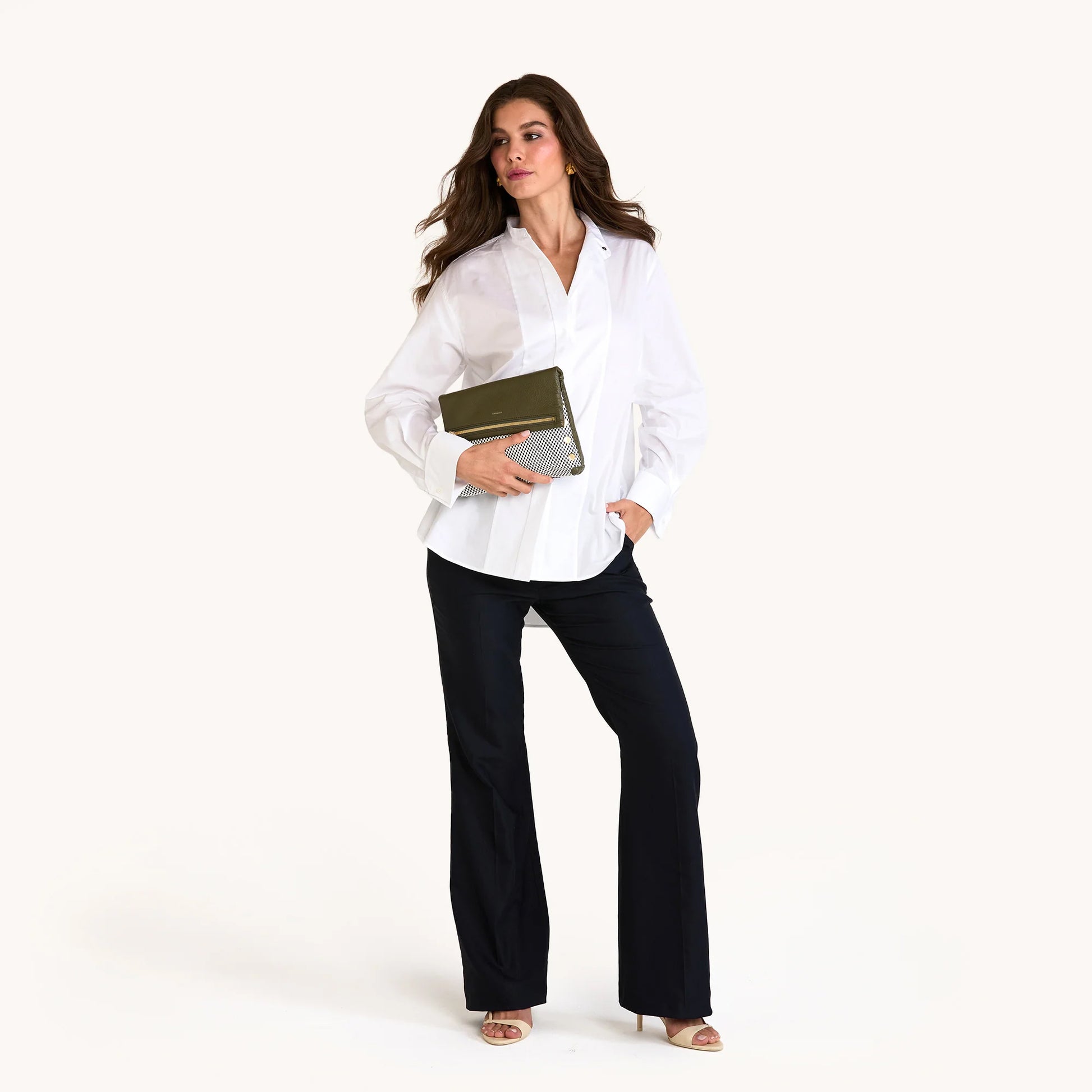 Model height is 5'9.5''