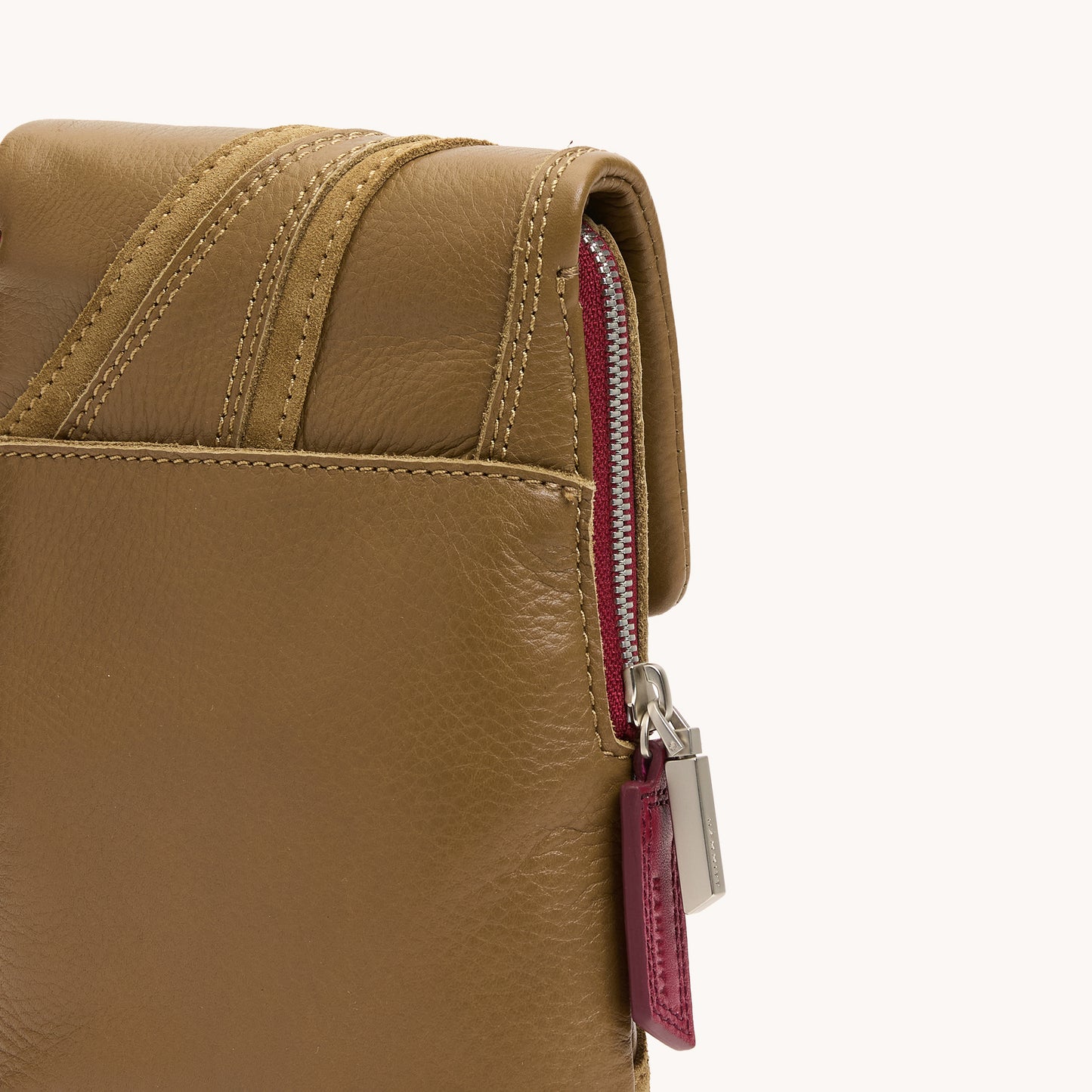 VIP-Mobile-High-Top-BS-Back-Zipped-Detail-View