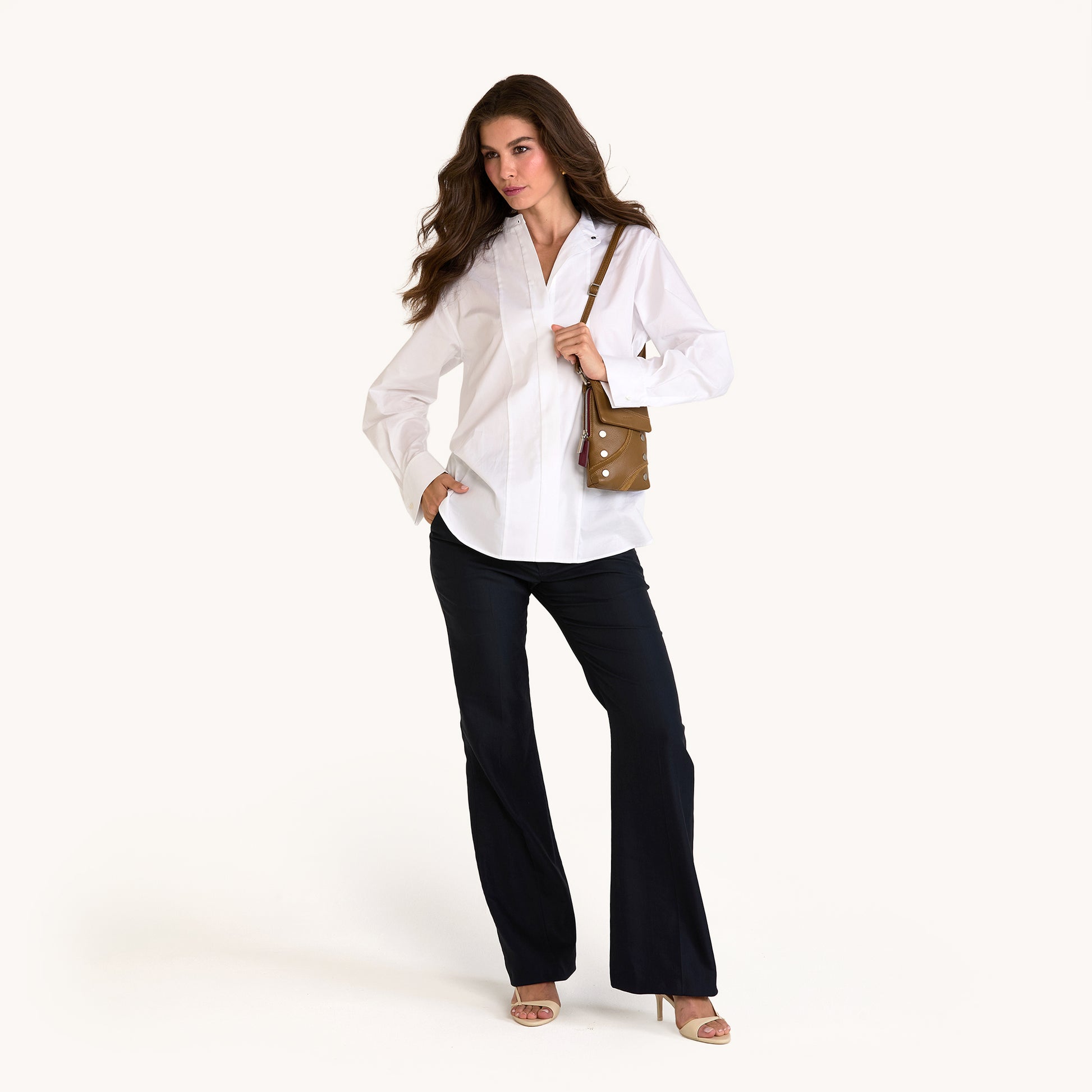 Model height is 5'9.5''