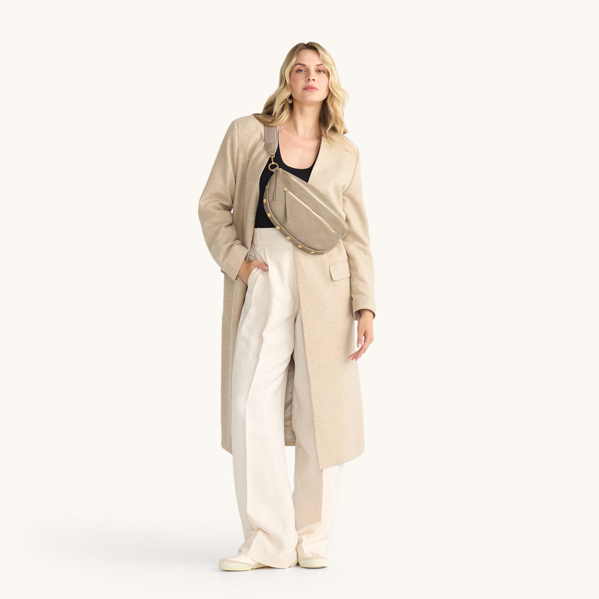 Model height is 5'9''