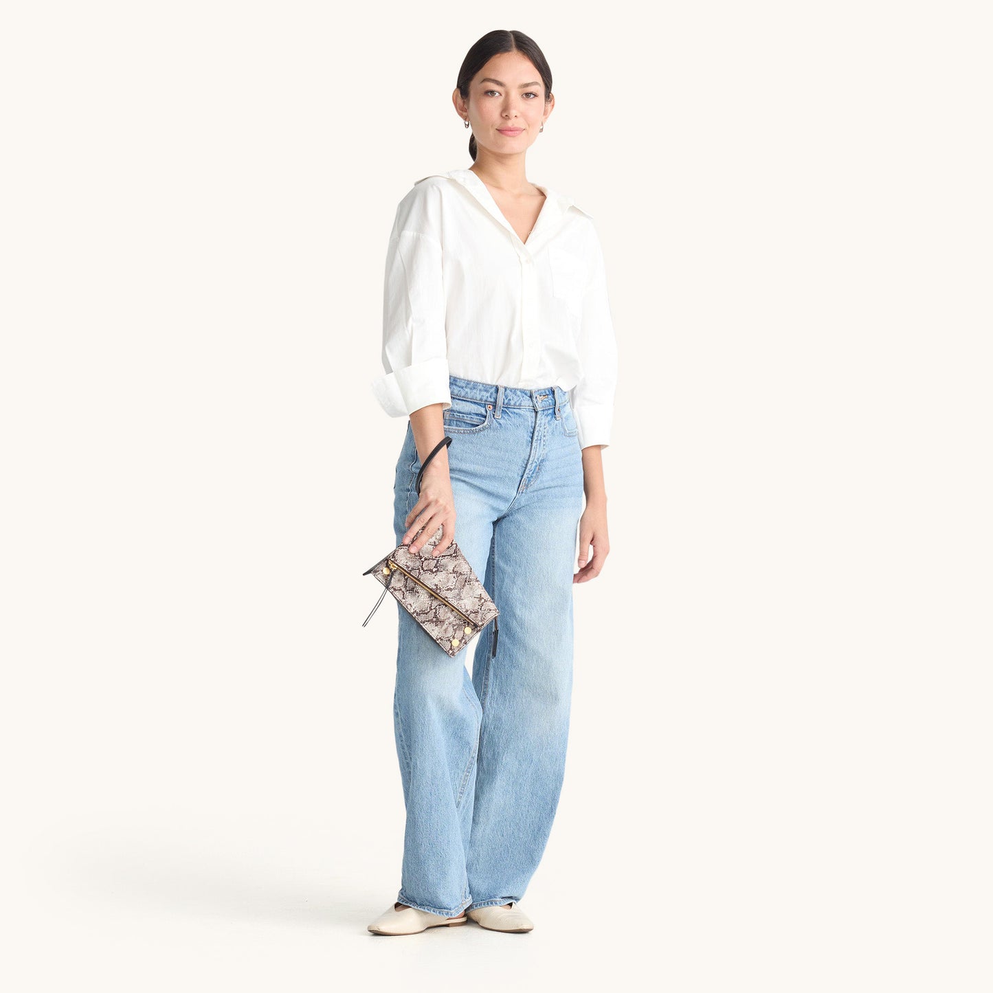 Model height is 5'7''