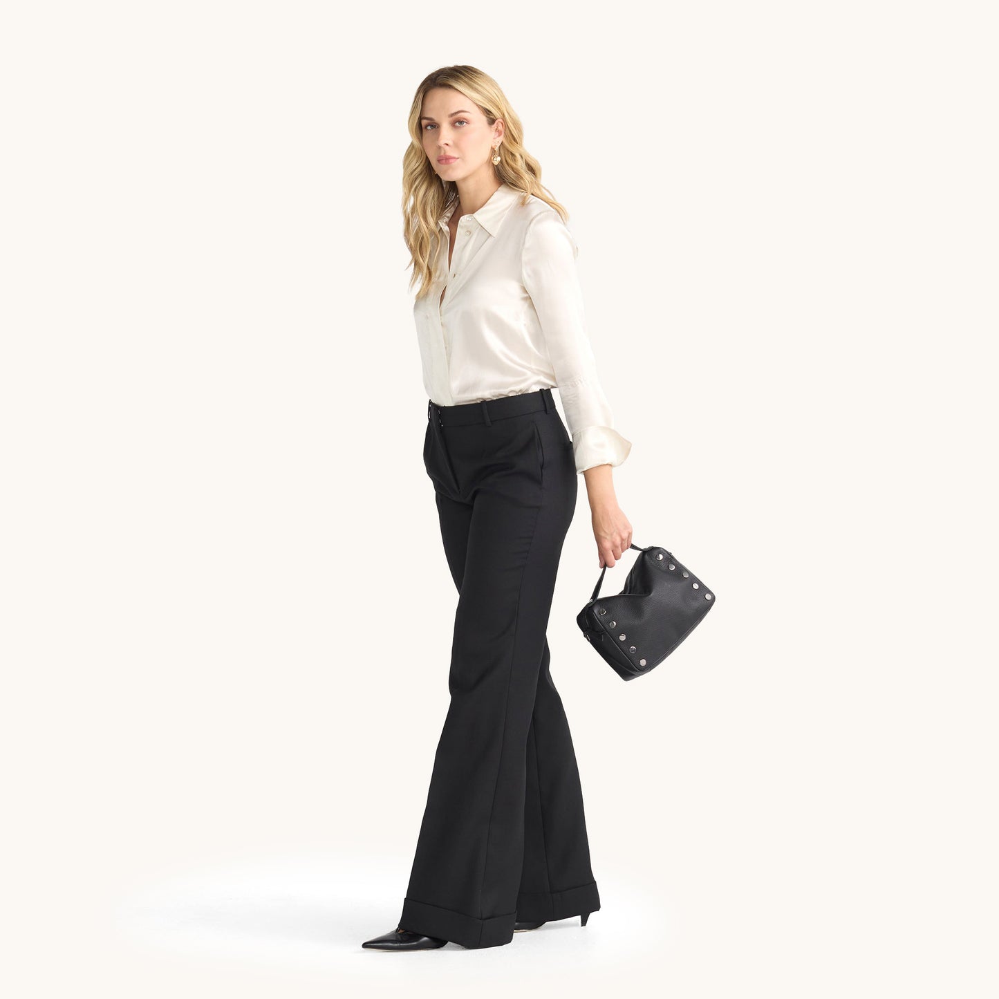 Model height is 5'9''