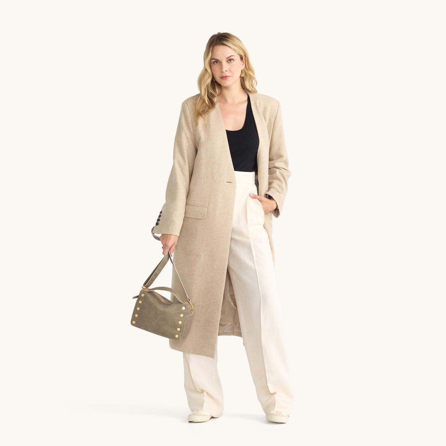 Model height is 5'9''