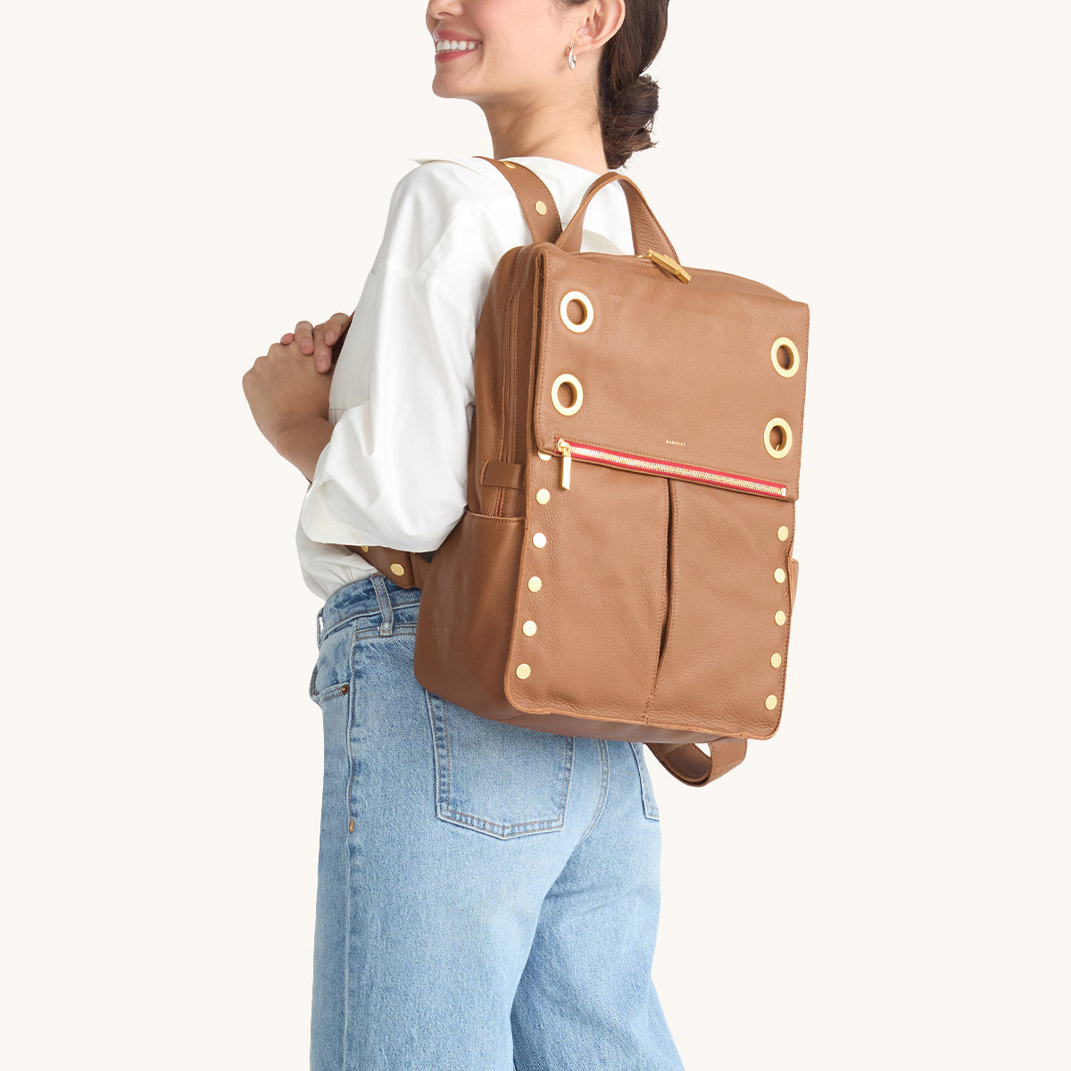 Montana-Backpack-XL-Mahogany-Pebble-model-view