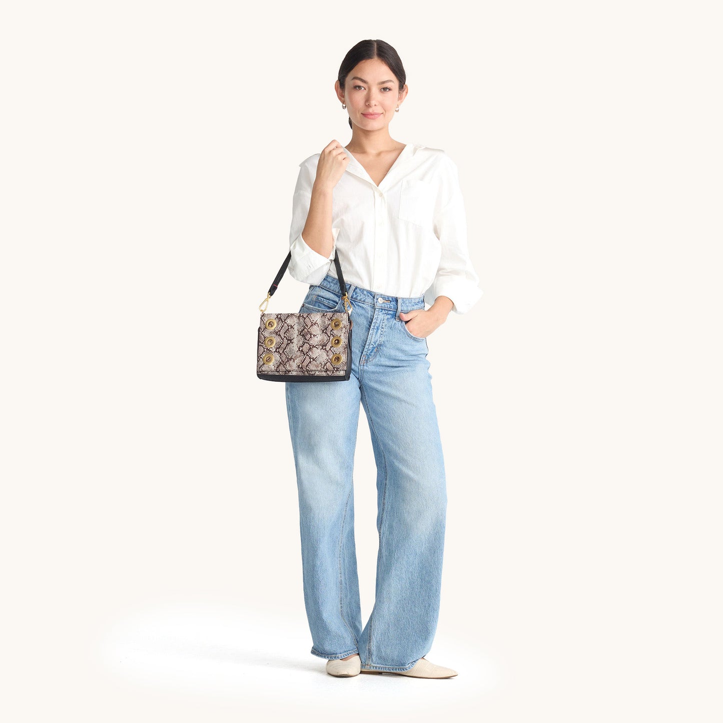 Model height is 5'7''