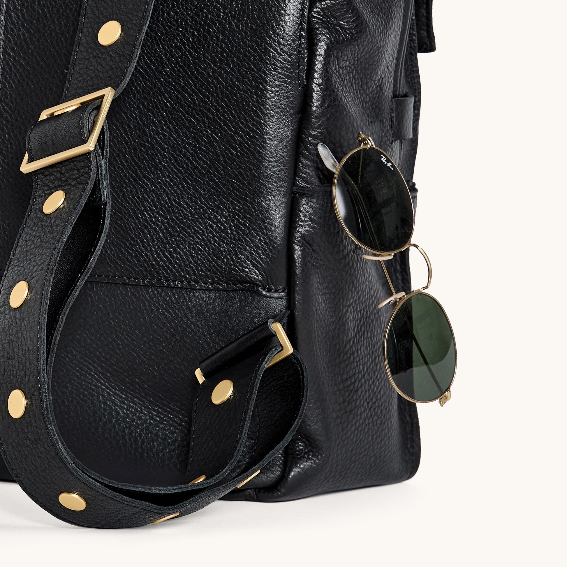 Montana-Backpack-XL-Black-BG-R-Zip-Detail-View