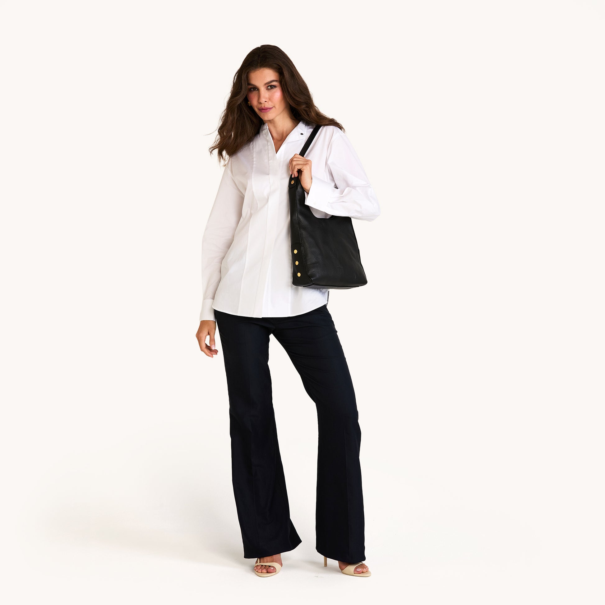 Model height is 5'9.5''