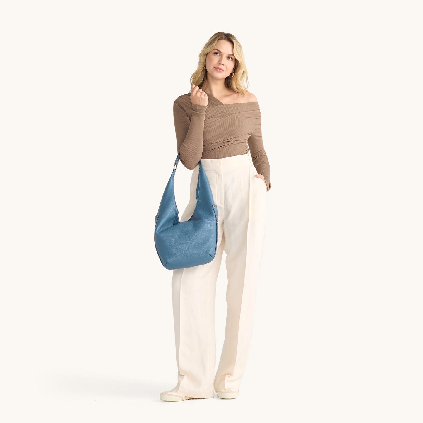 Model height is 5'9''