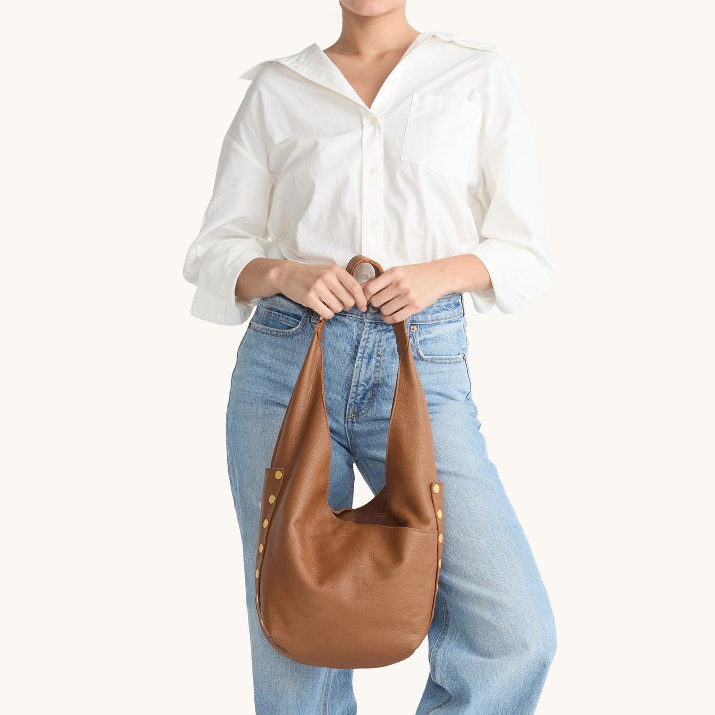 Tom-Zip-Mahogany-Pebble-model-view