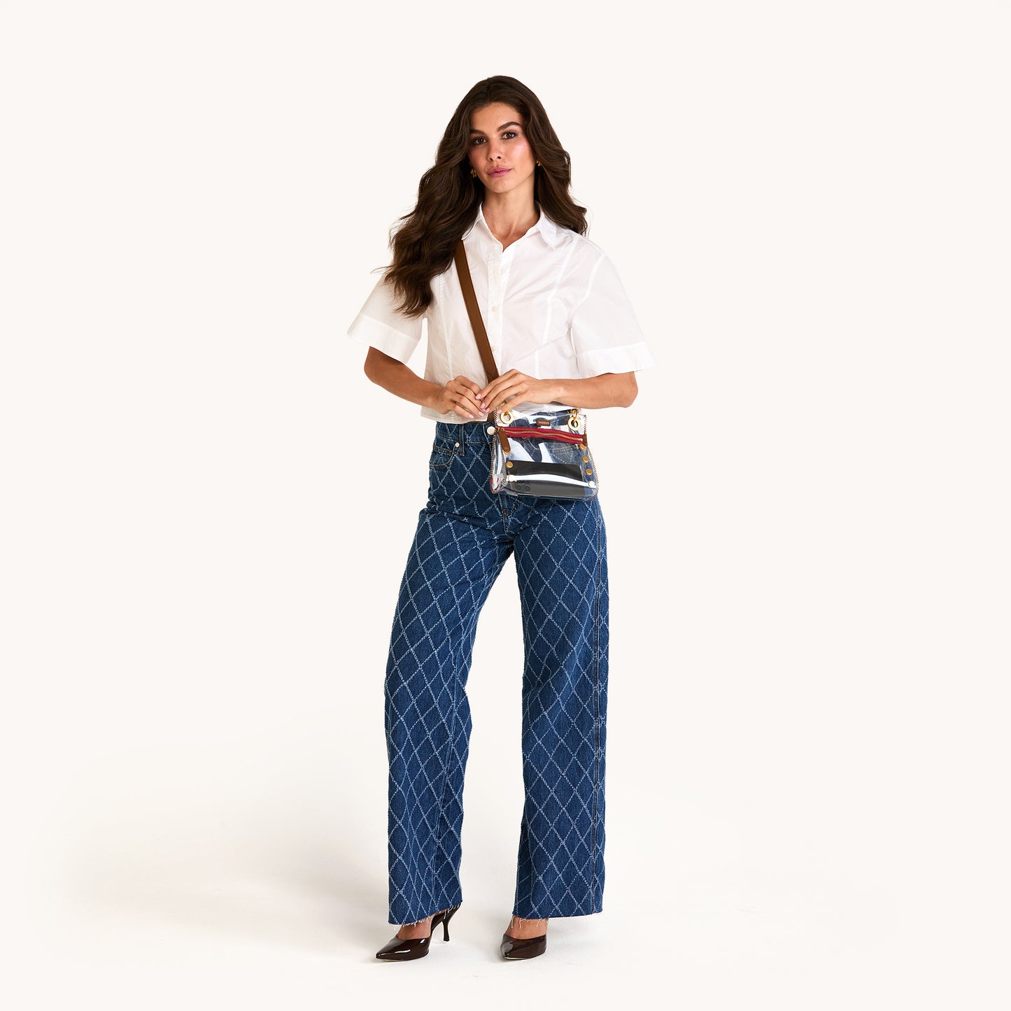 Model height is 5'9.5''