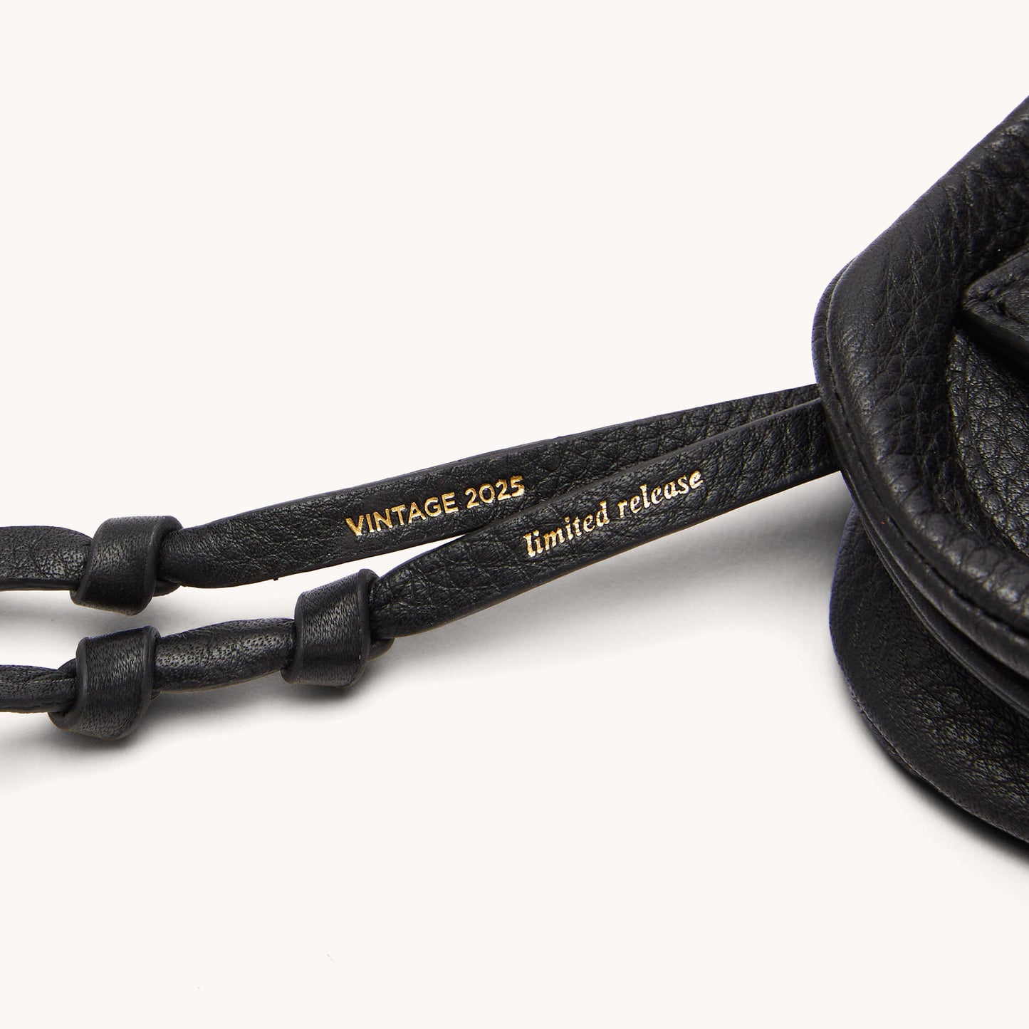 Vince Floral Charm | Black/Brushed Gold
