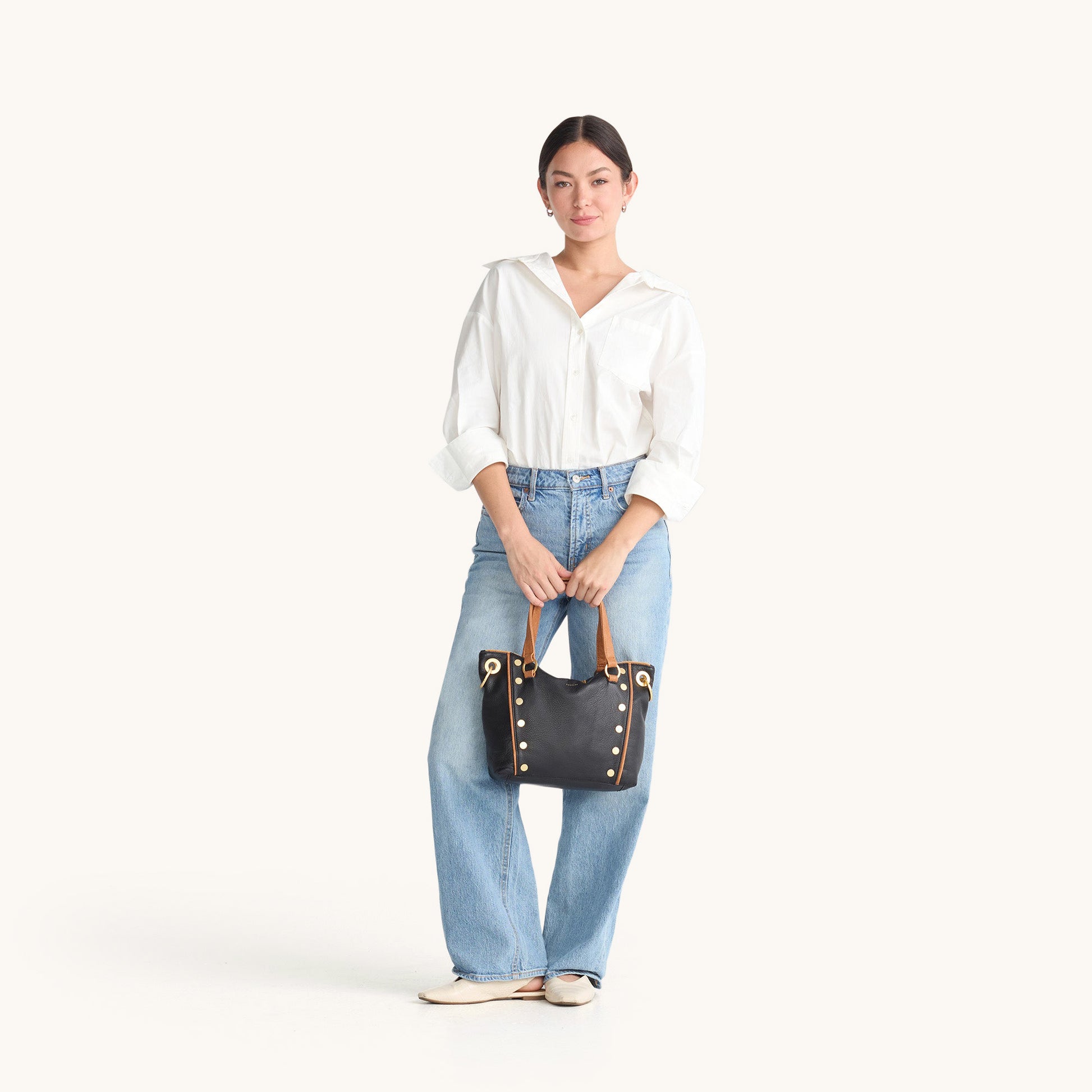 Model height is 5'7''