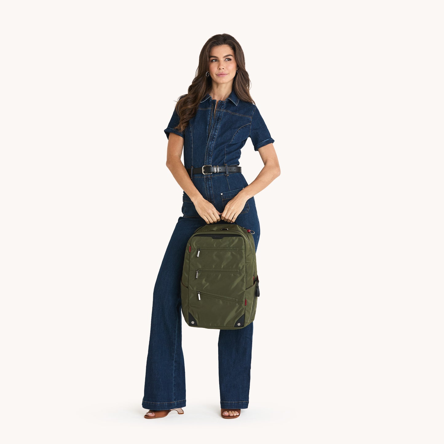 Model height is 5'9''