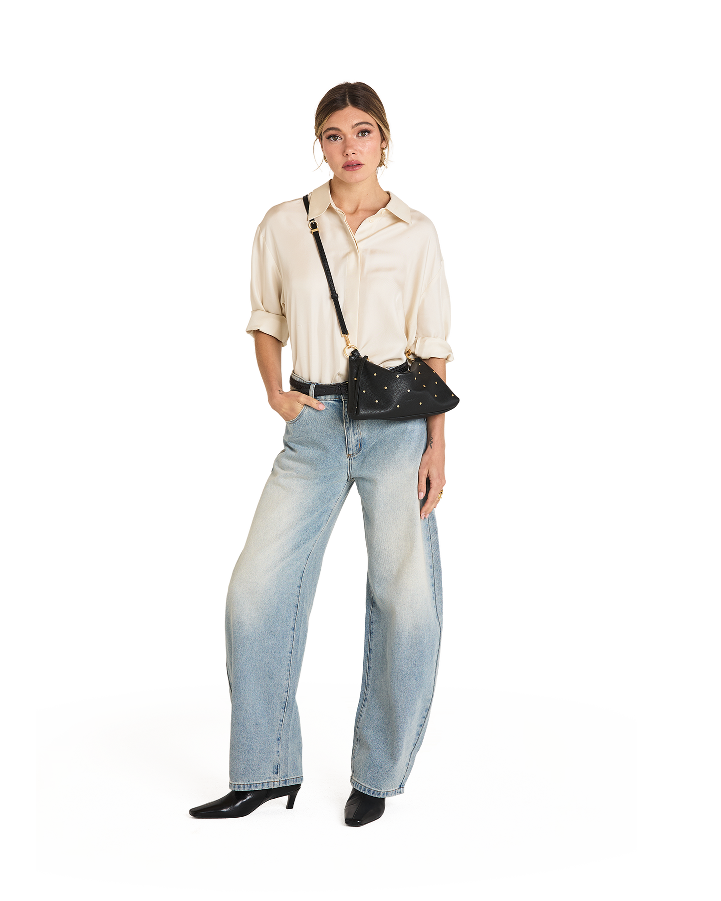 Model height is 5'9''