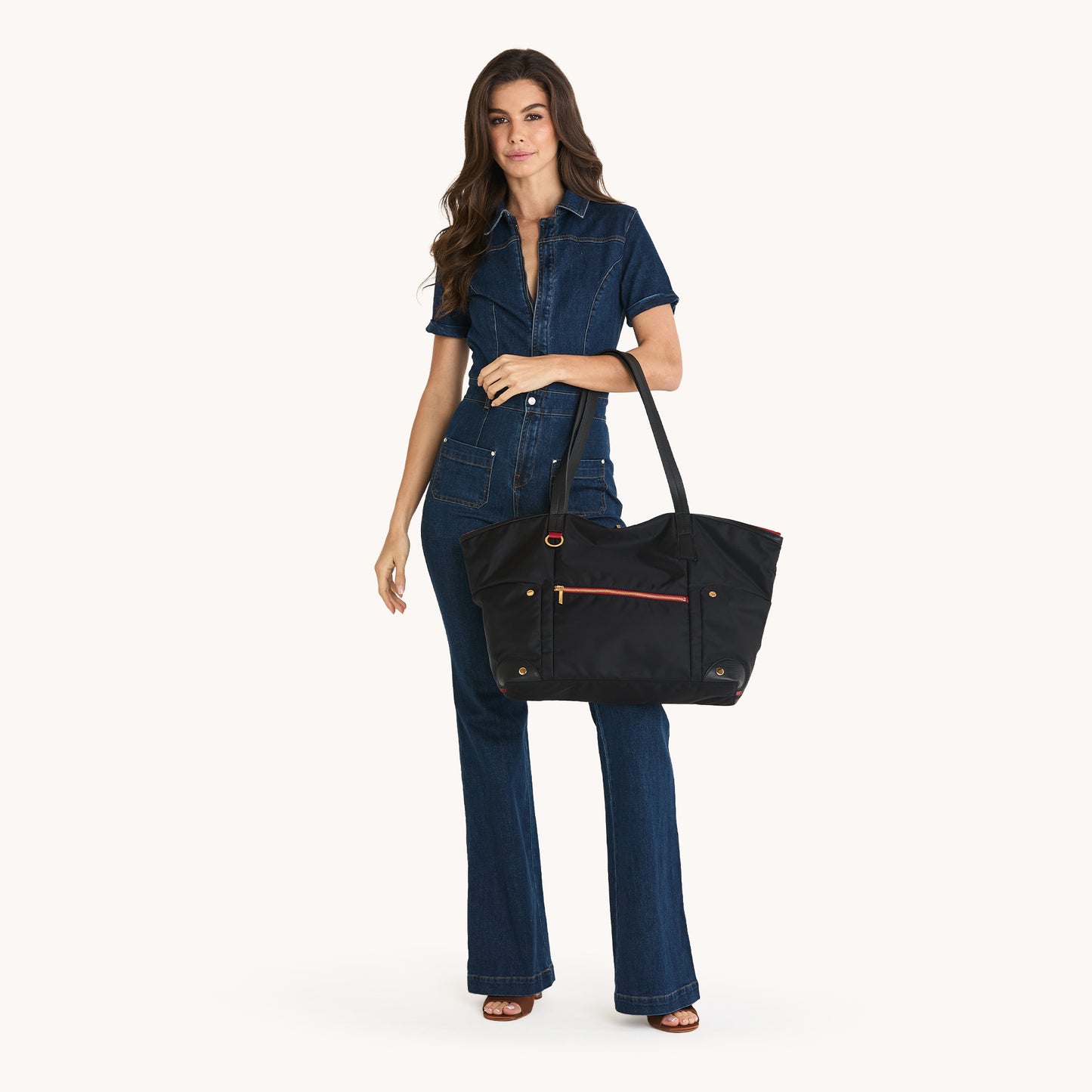 Model height is 5'9''