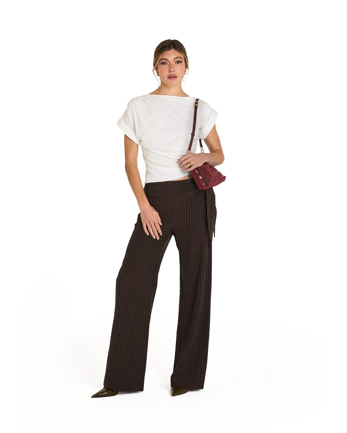 Model height is 5'9''