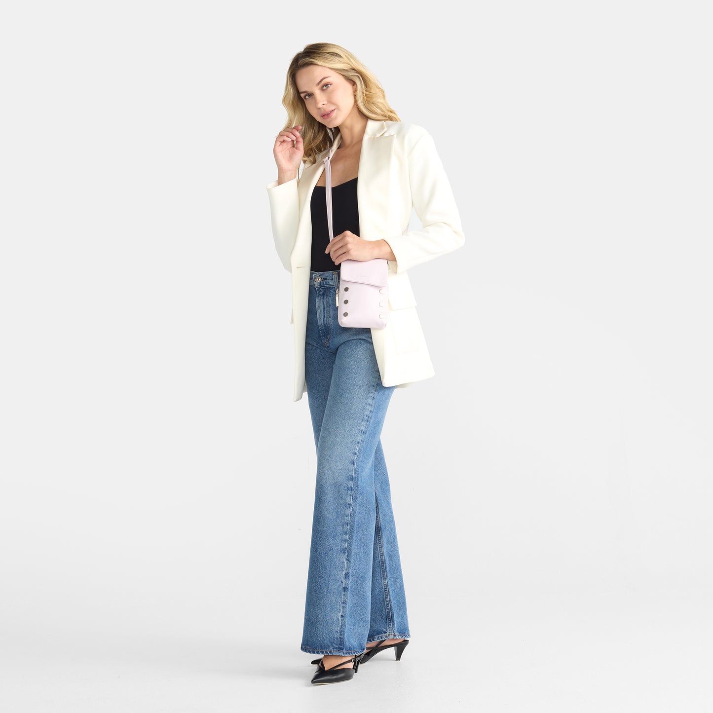 Model height is 5'9''