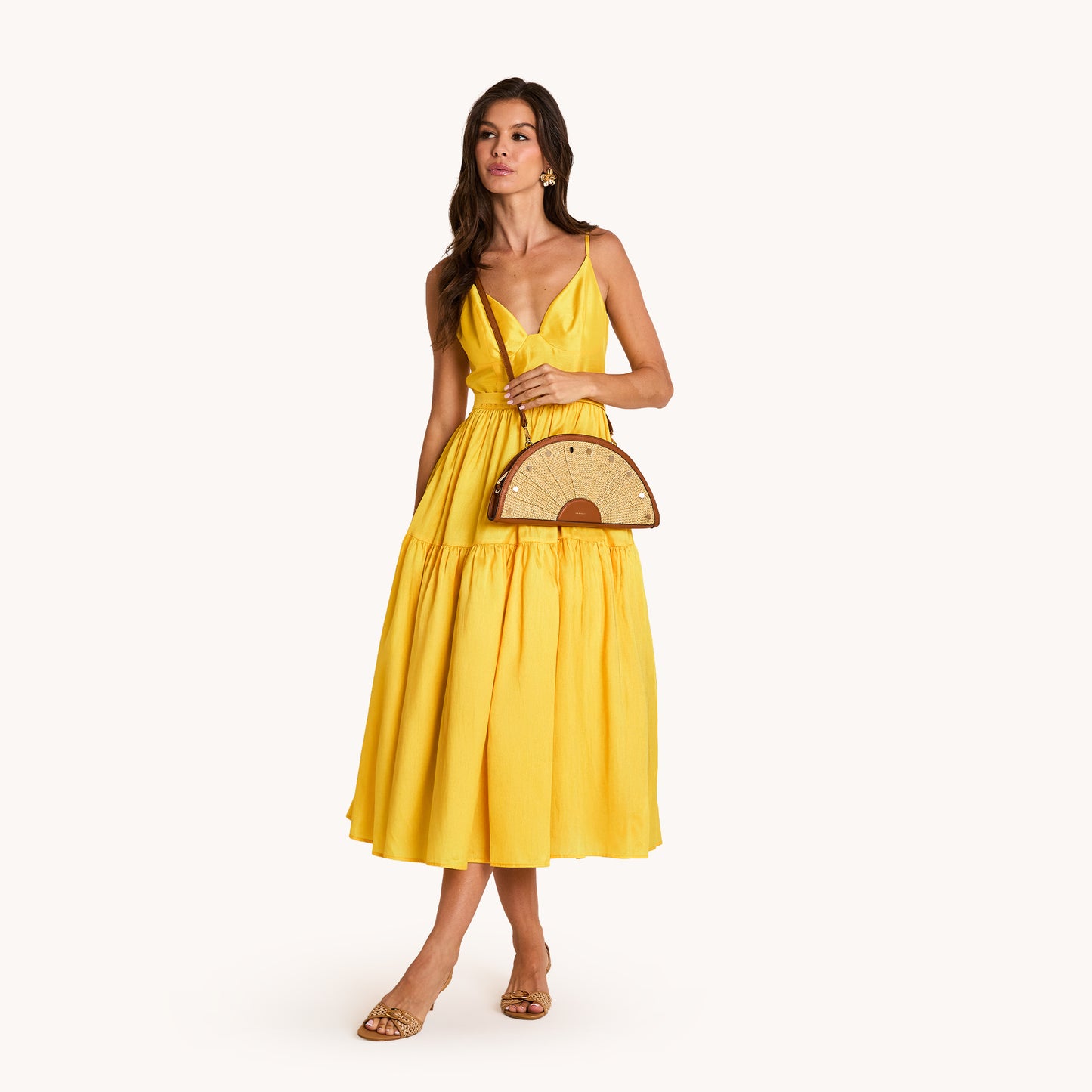 Model height is 5'9.5''