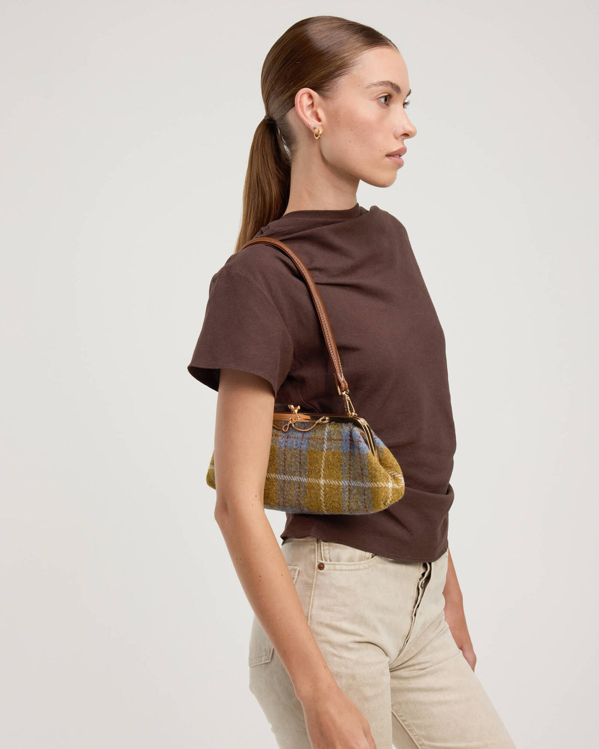 Vivienne-Slim-Highlands-Tweed-G-Model-View-2