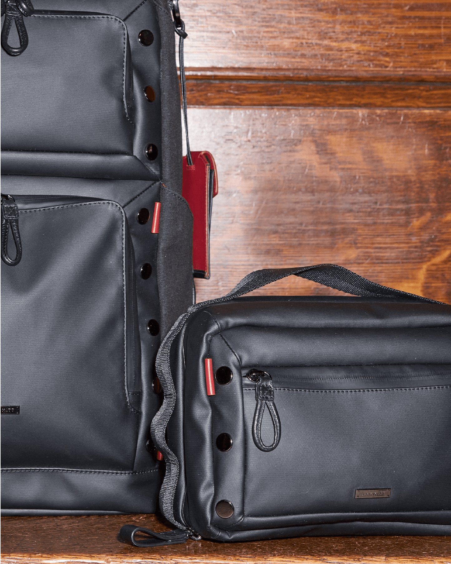 Del-Mar-Dopp-Kit-Black-Nylon-Model-View-5